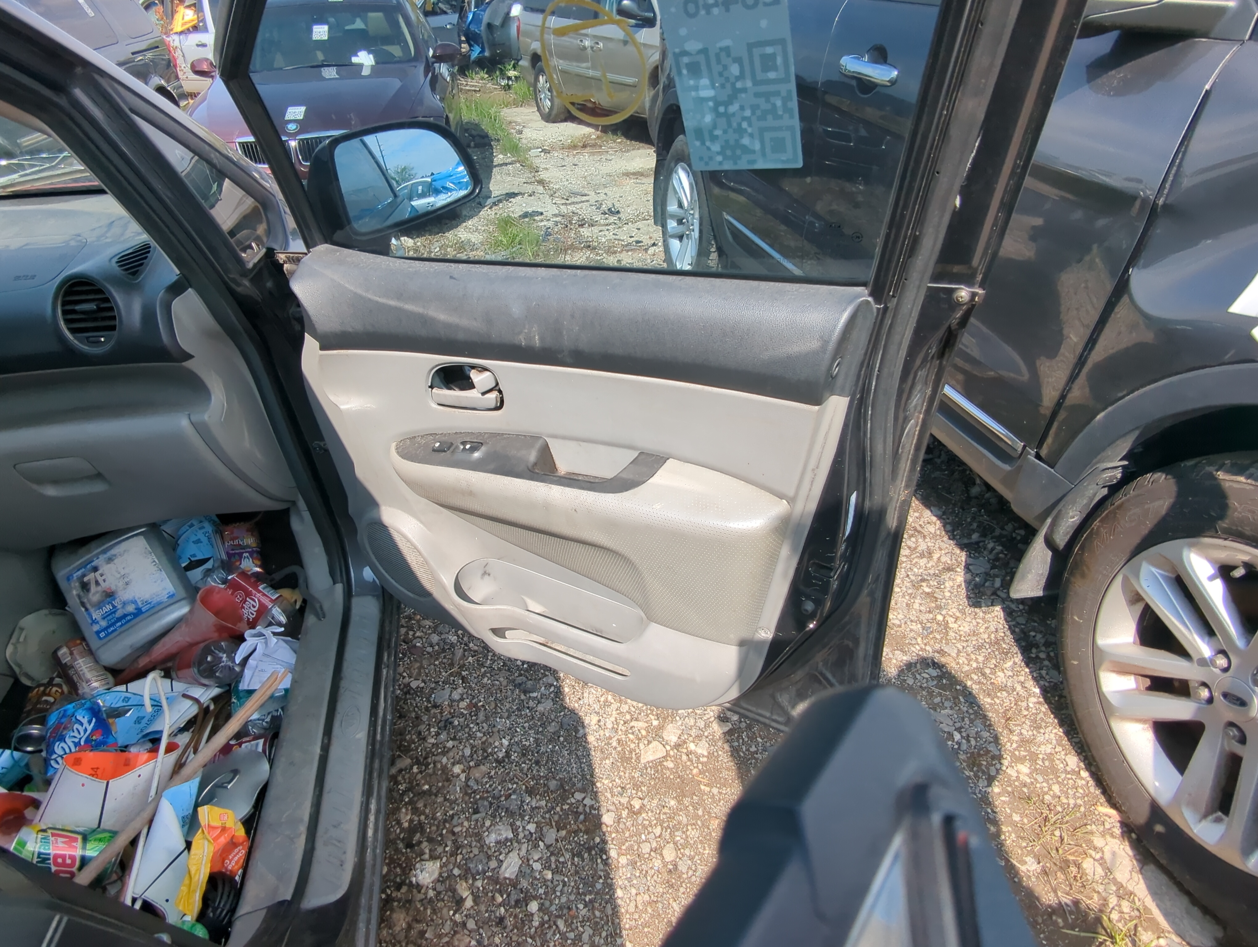 Picture of 2008 Kia Rondo Front Right Passenger Interior Door Panel Trim 900677