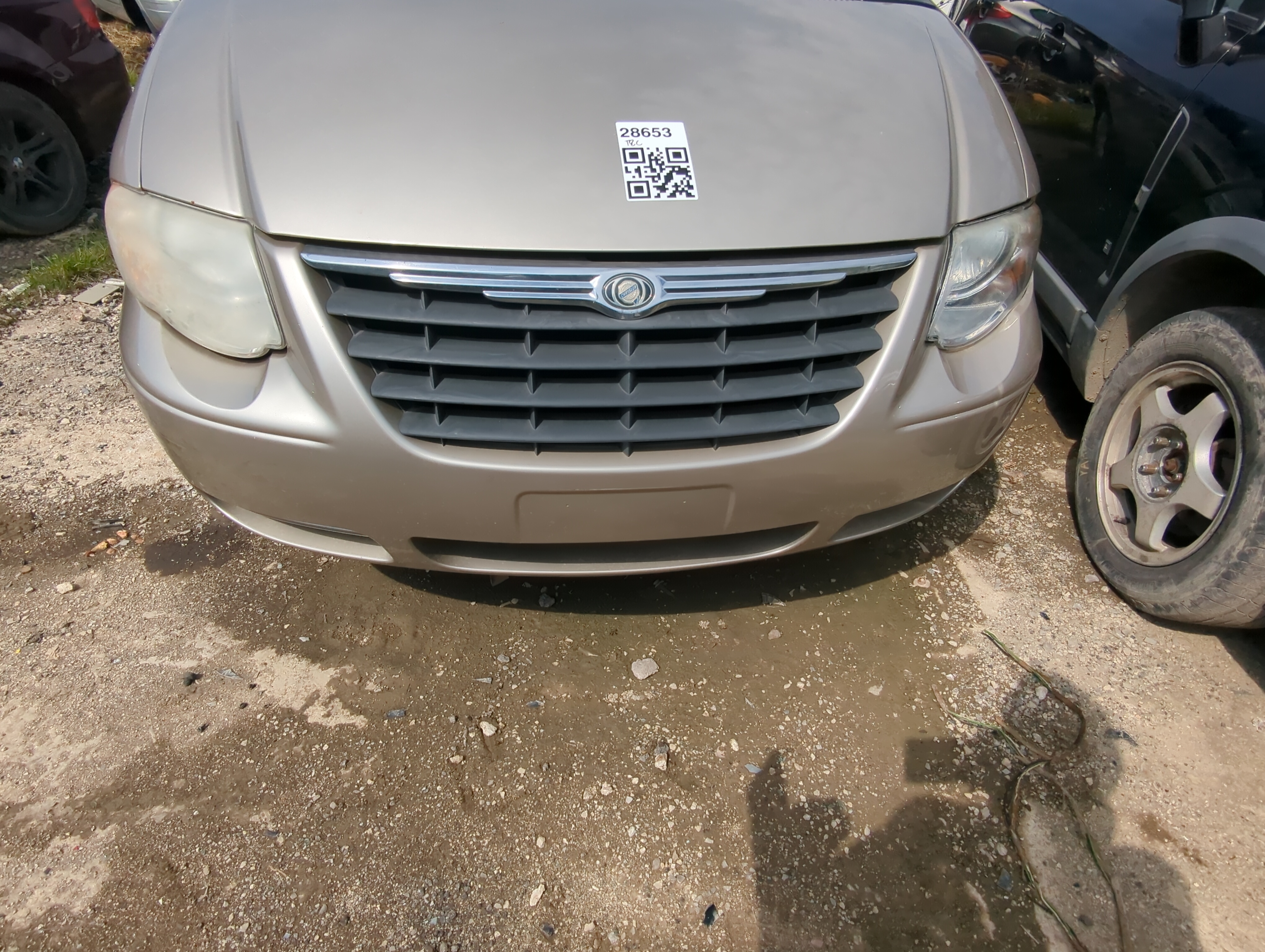 Picture of 2005-2007 Chrysler Town & Country Front Bumper - Oem 901268