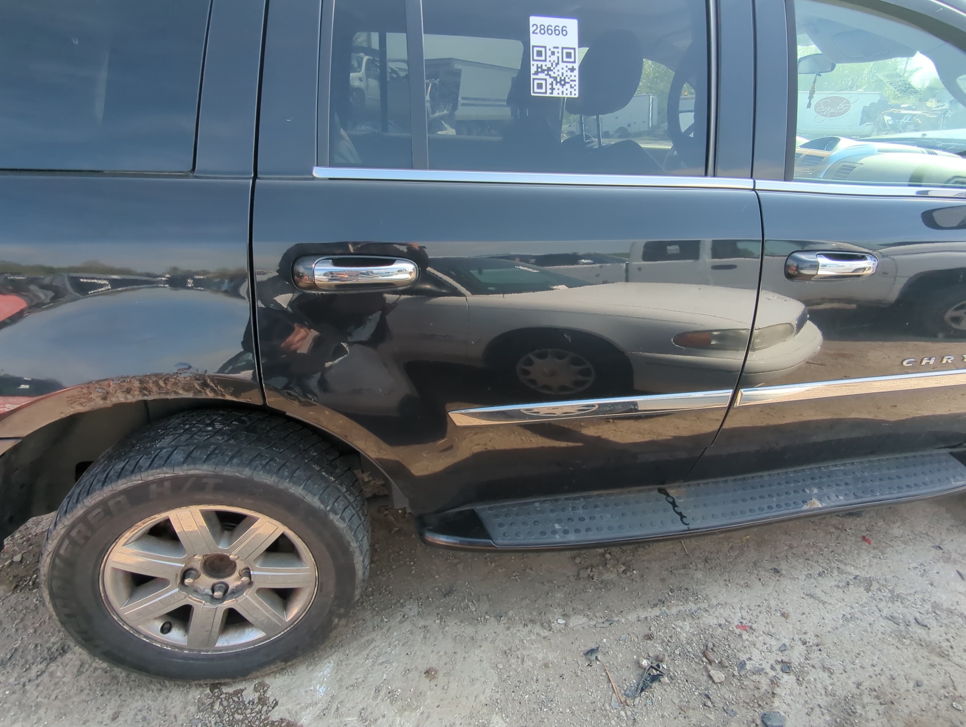Picture of 2007-2009 Chrysler Aspen Passenger Rear Door Oem 901604
