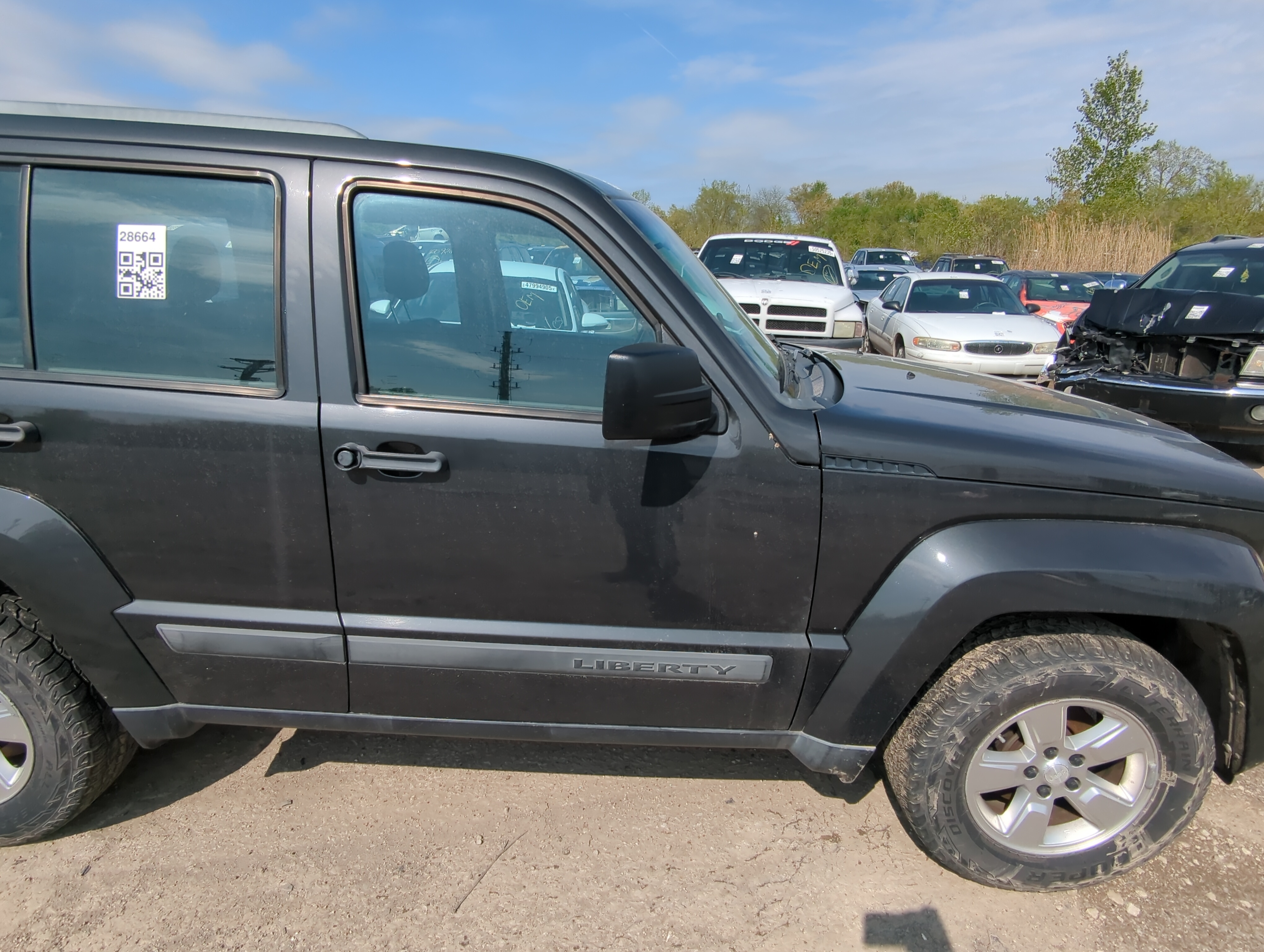 2008-2012 Jeep Liberty Passenger Front Door Oem 901775 - Oemusedautoparts1.com