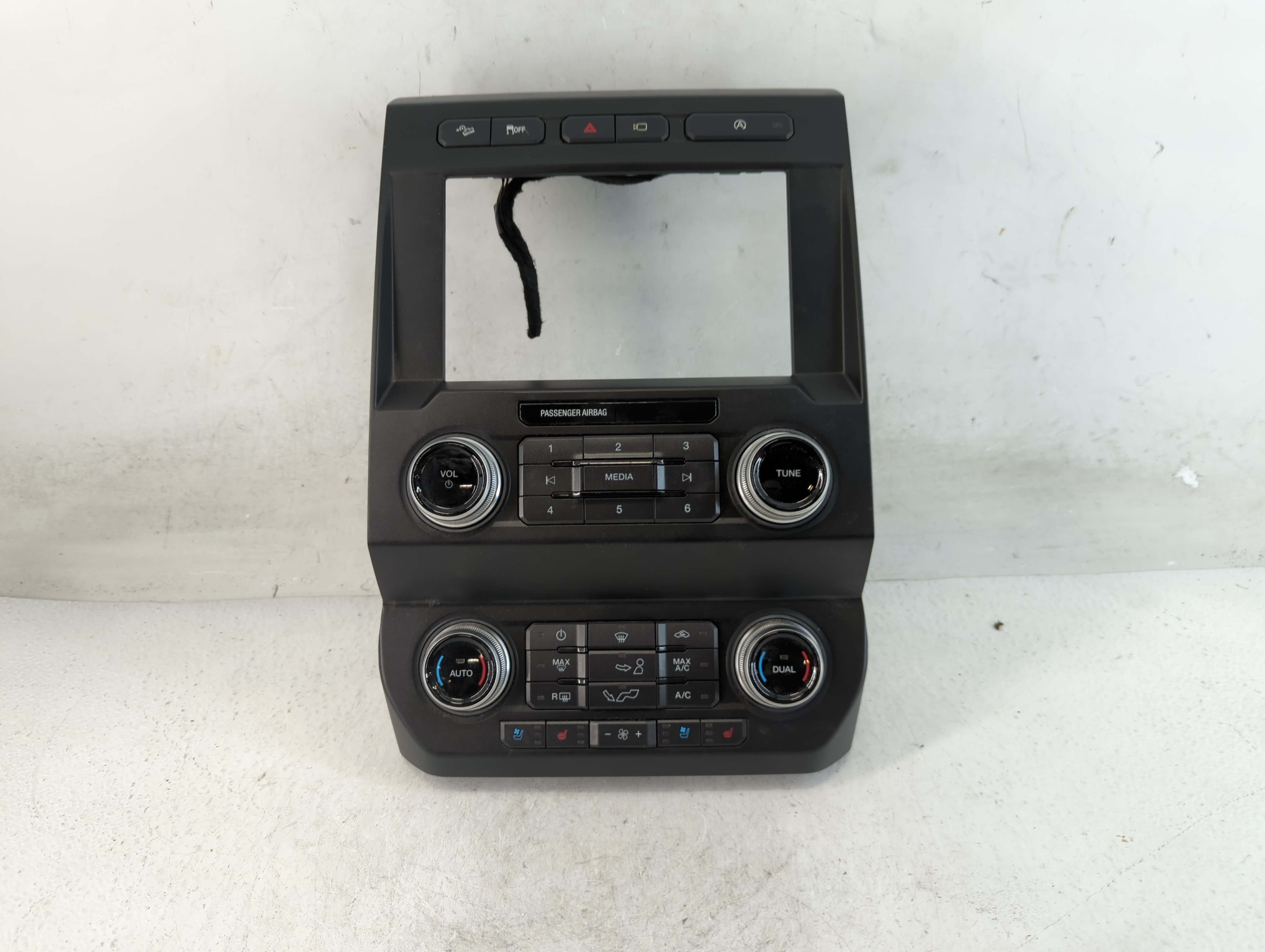 2019-2020 Ford F-150 Am Fm Cd Player Radio Receiver 901913 - Oemusedautoparts1.com