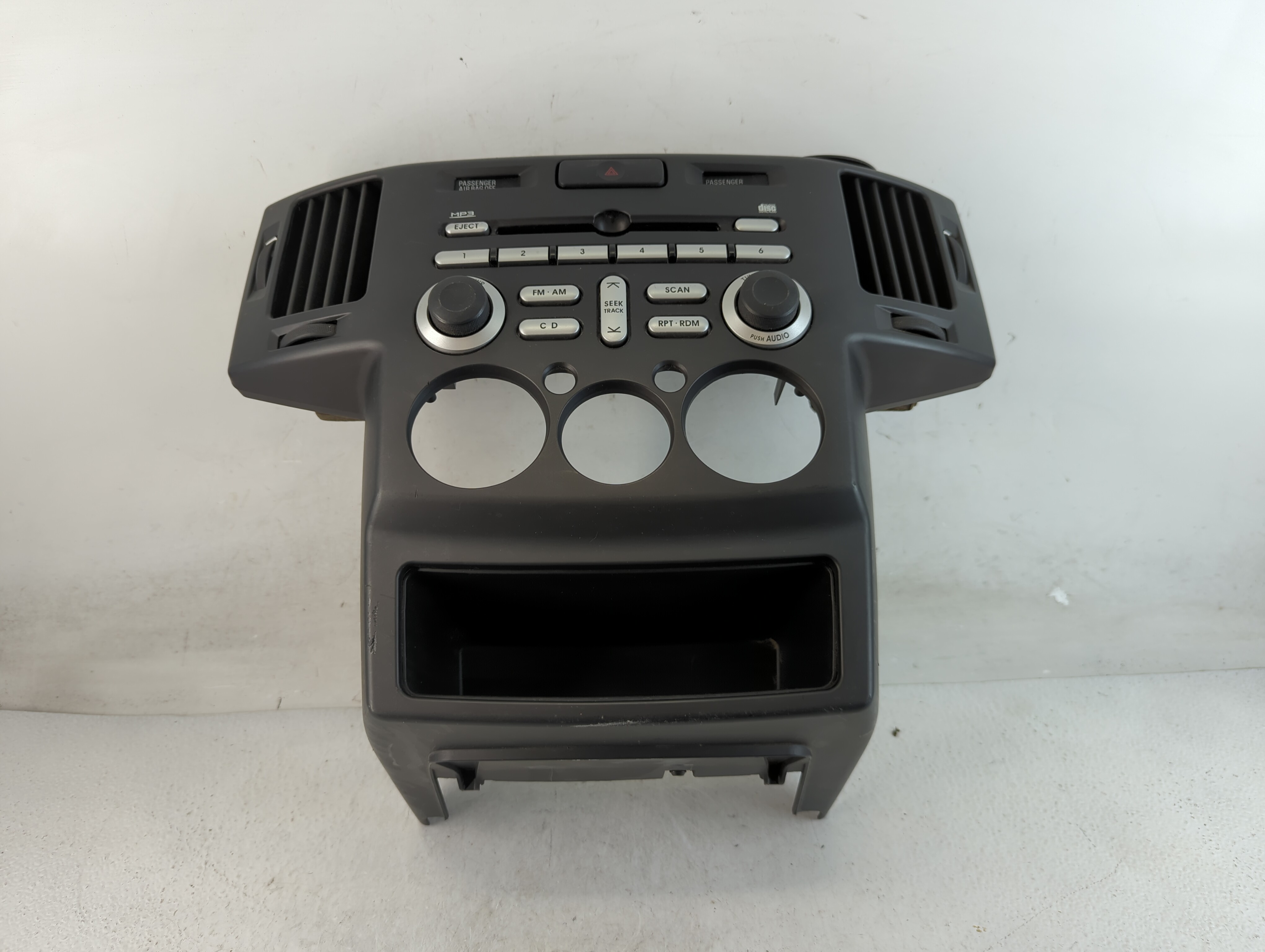 2006-2011 Mitsubishi Endeavor Am Fm Cd Player Radio Receiver 902000 - Oemusedautoparts1.com