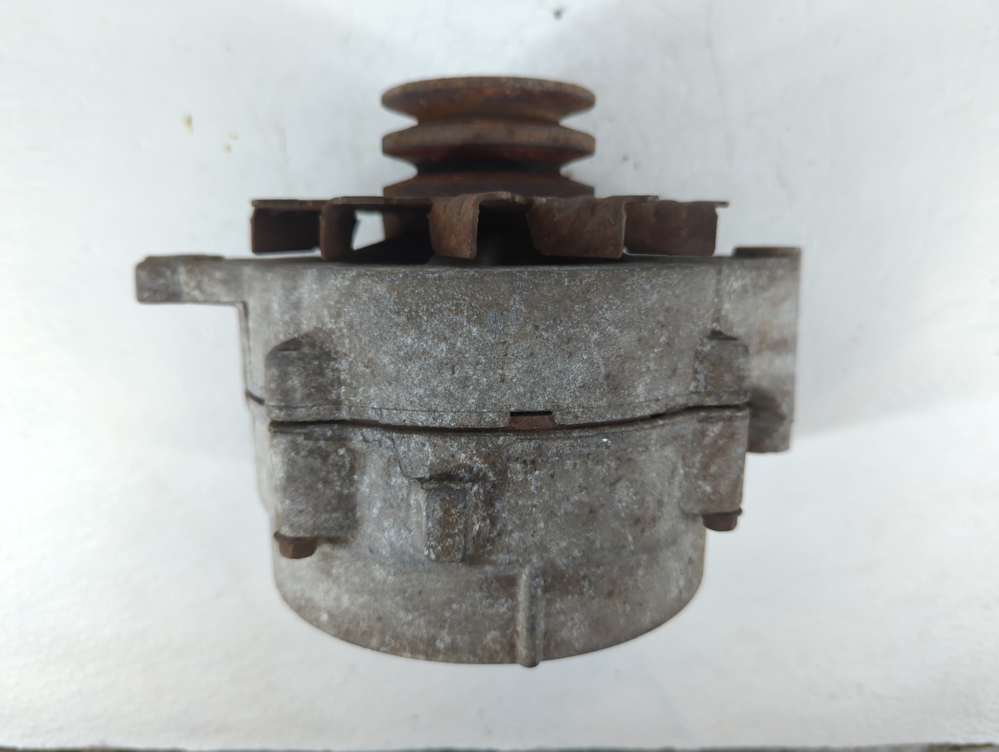 Picture of 1982 Ford F-150 Alternator Generator Charging Assembly Engine Oem 902146