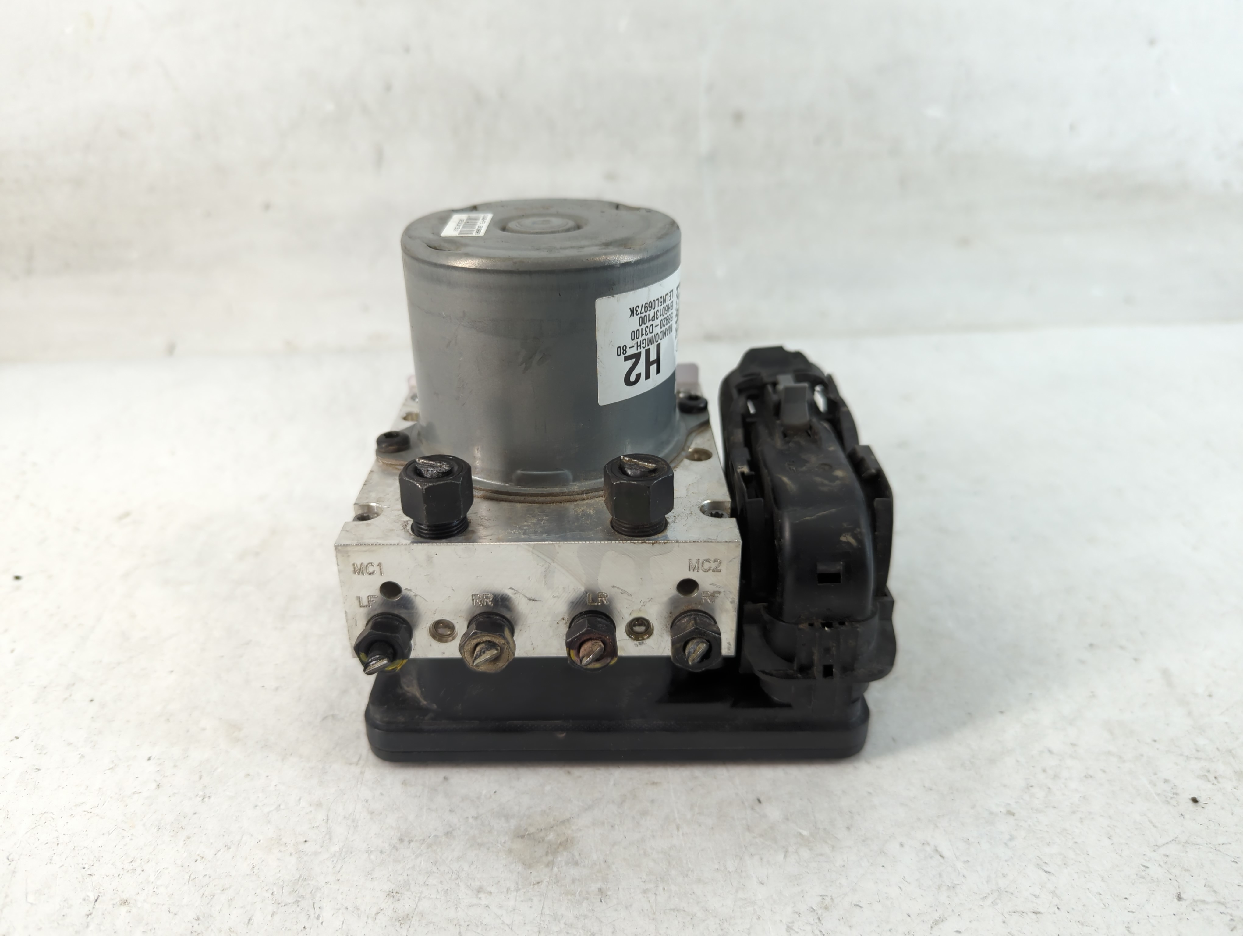 2016-2018 Hyundai Tucson Abs Pump Control Module 902557 - Oemusedautoparts1.com