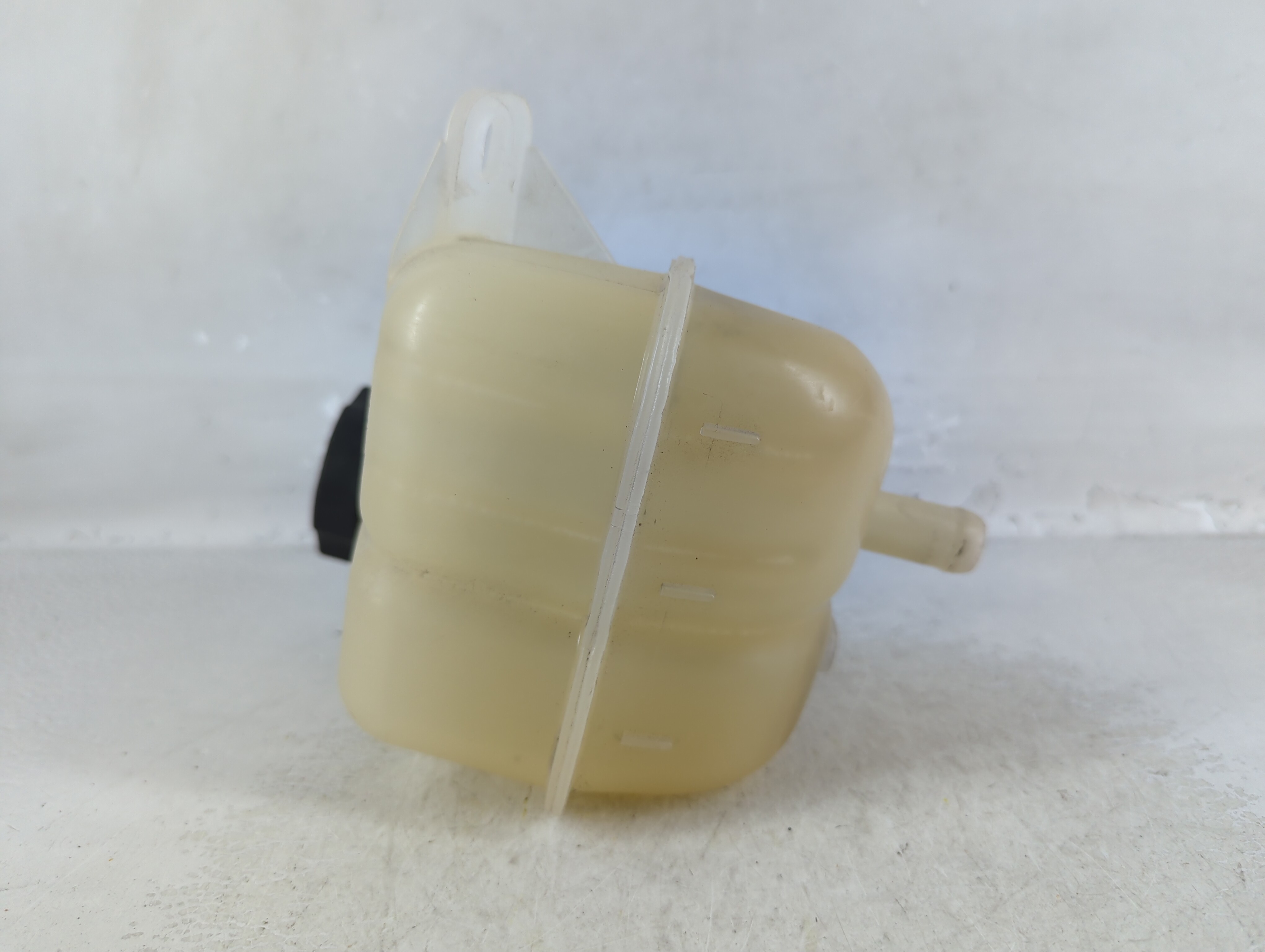 Picture of 2007 Chevrolet Malibu Radiator Coolant Overflow Expansion Tank Bottle 902731