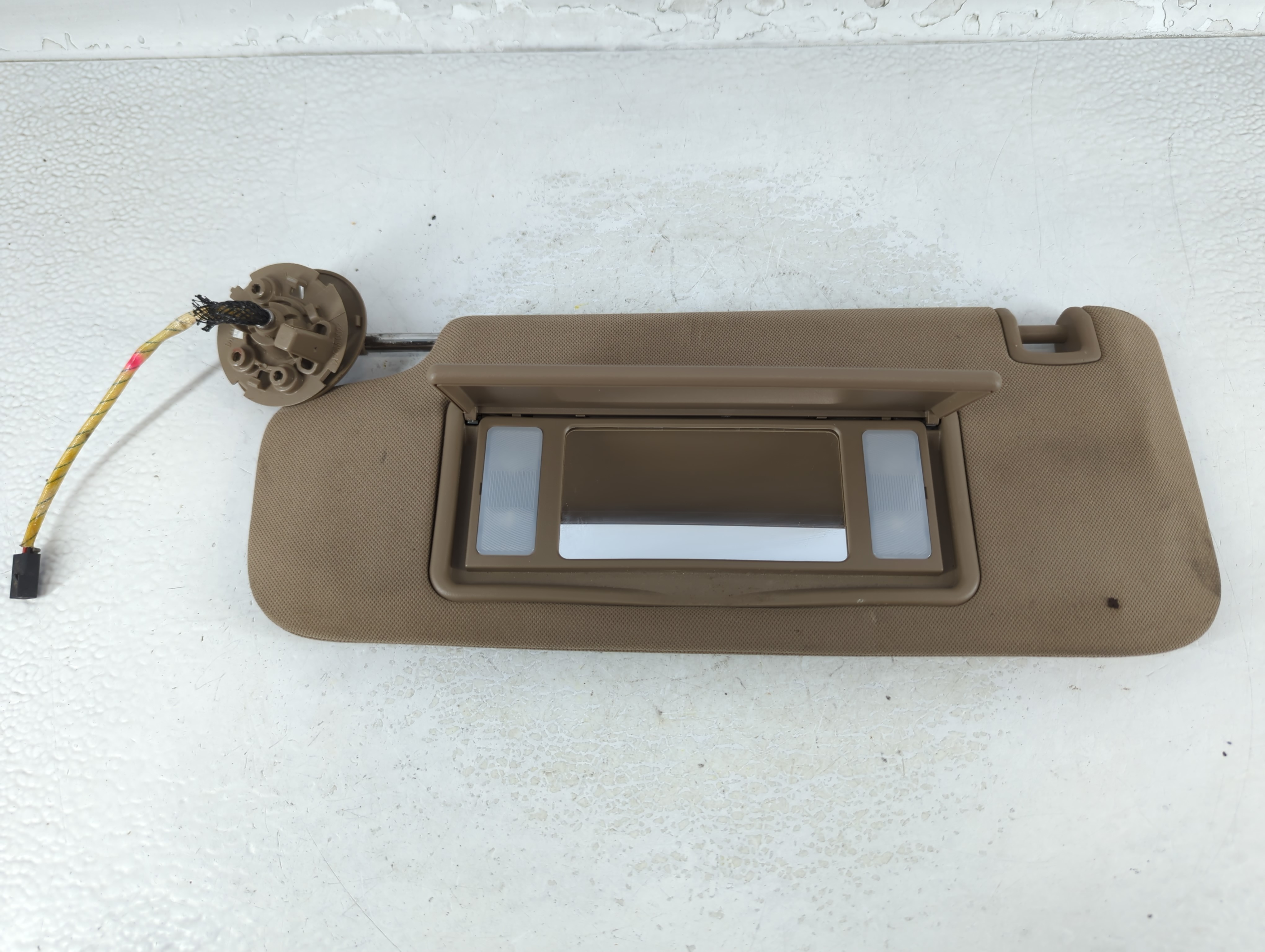 2004-2012 Chevrolet Malibu Driver Sun Visor Mirror Left Sunvisor 902741 - Oemusedautoparts1.com