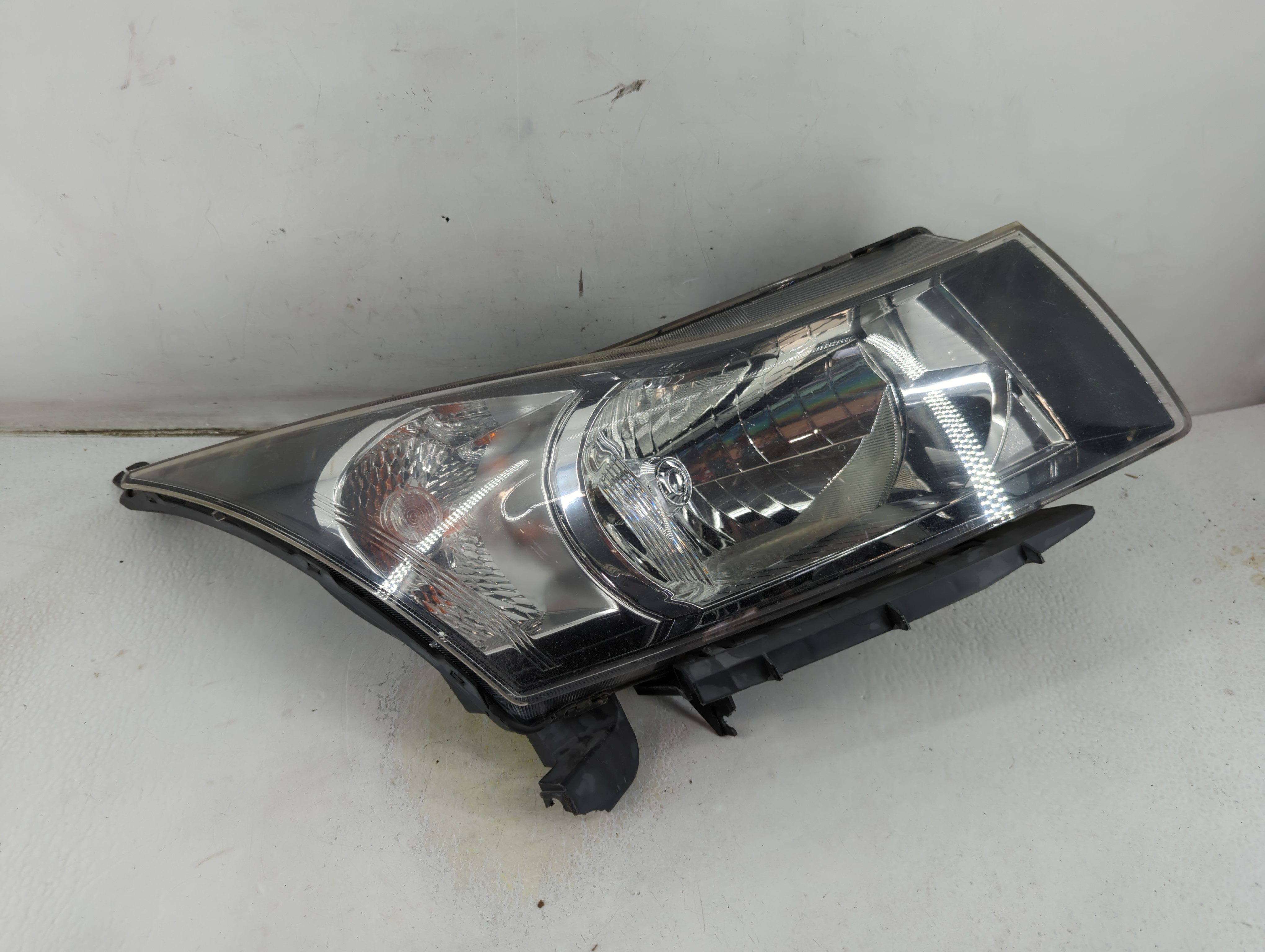 Picture of 2012-2016 Chevrolet Cruze Passenger Right Oem Head Light Headlight Lamp 902870
