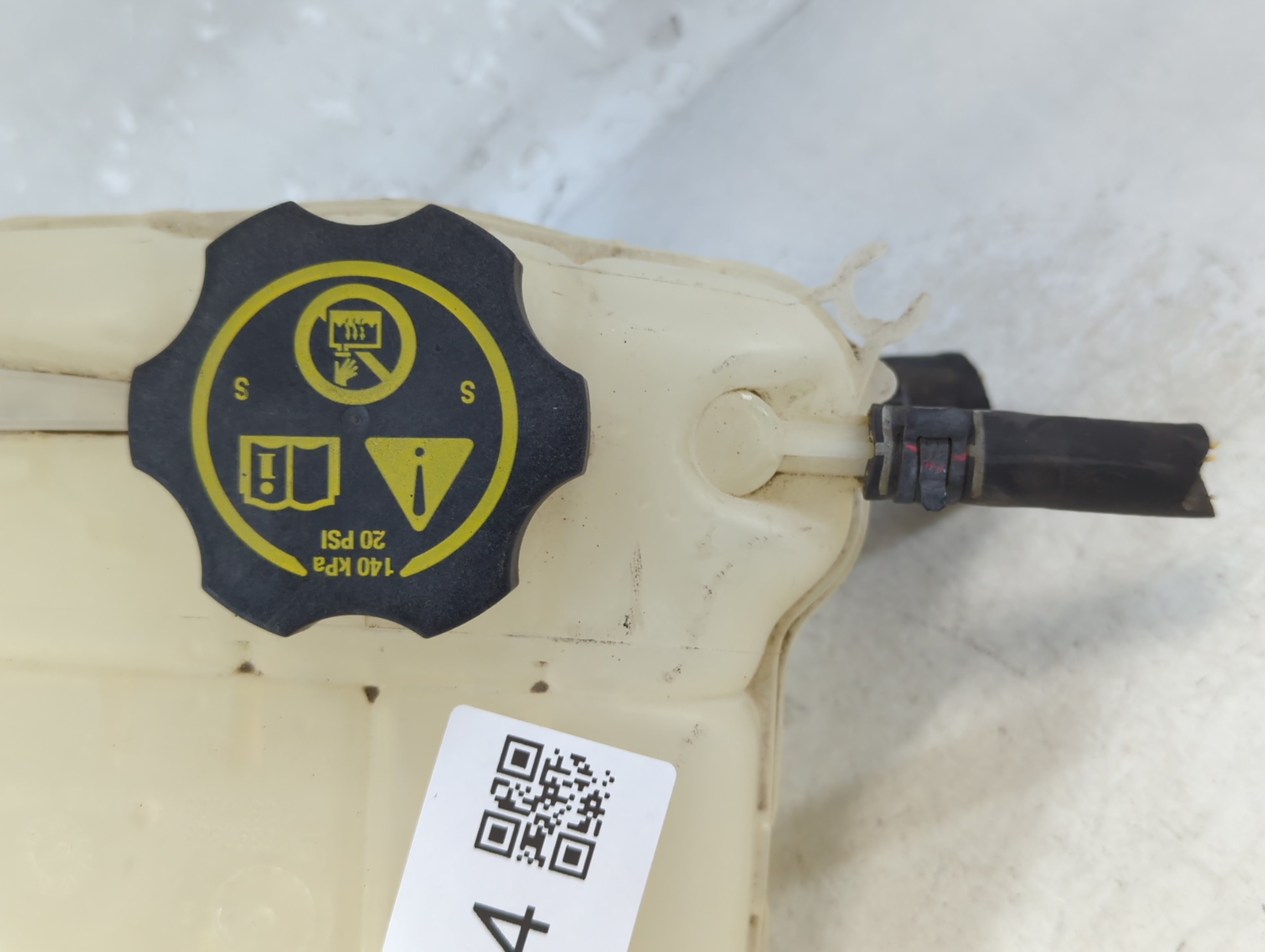 Picture of 2011-2016 Chevrolet Cruze Radiator Coolant Overflow Expansion Tank Bottle 902894
