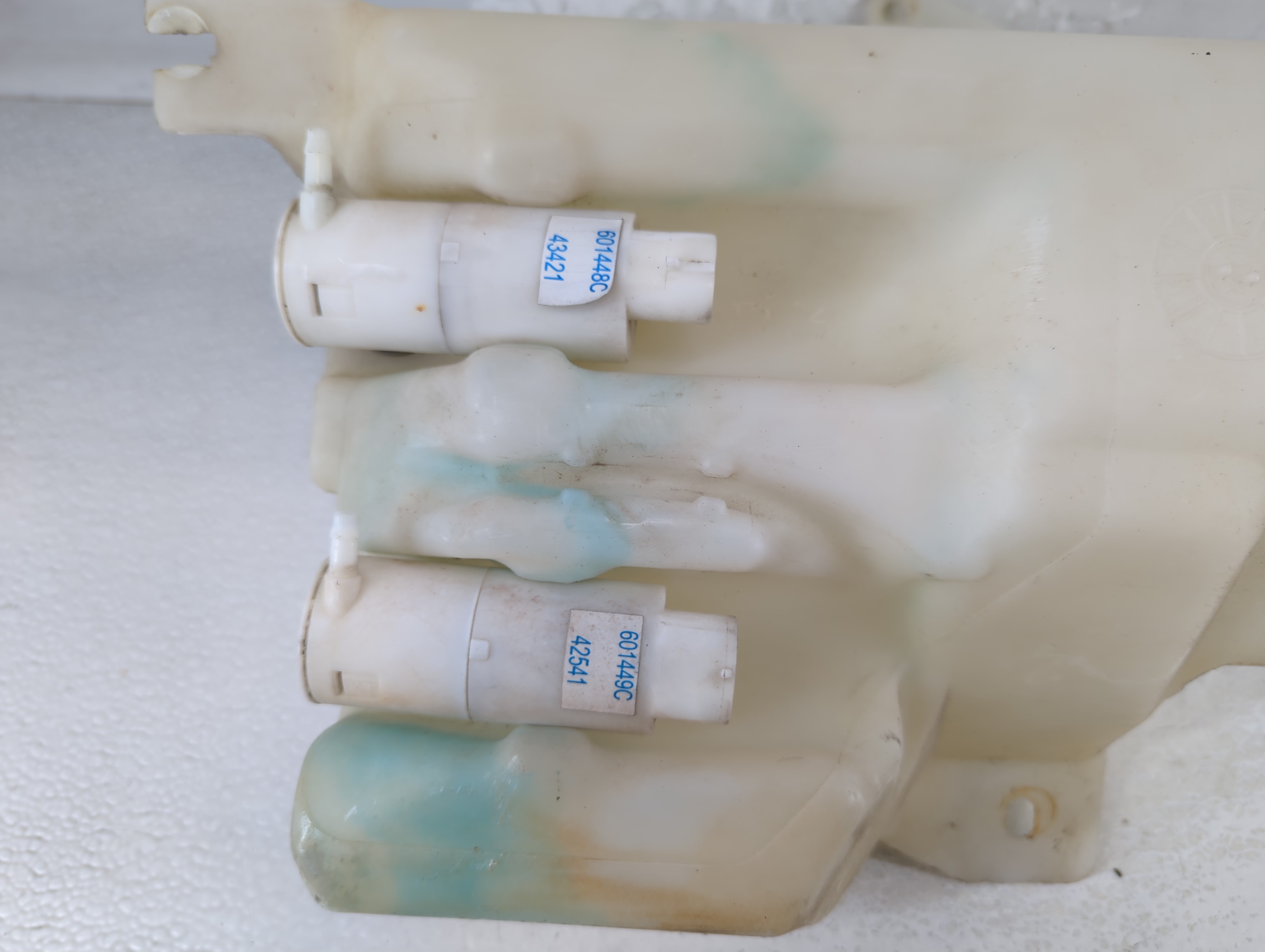 2005-2007 Buick Terraza Windshield Washer Fluid Reservoir Bottle Oem 902971 - Oemusedautoparts1.com