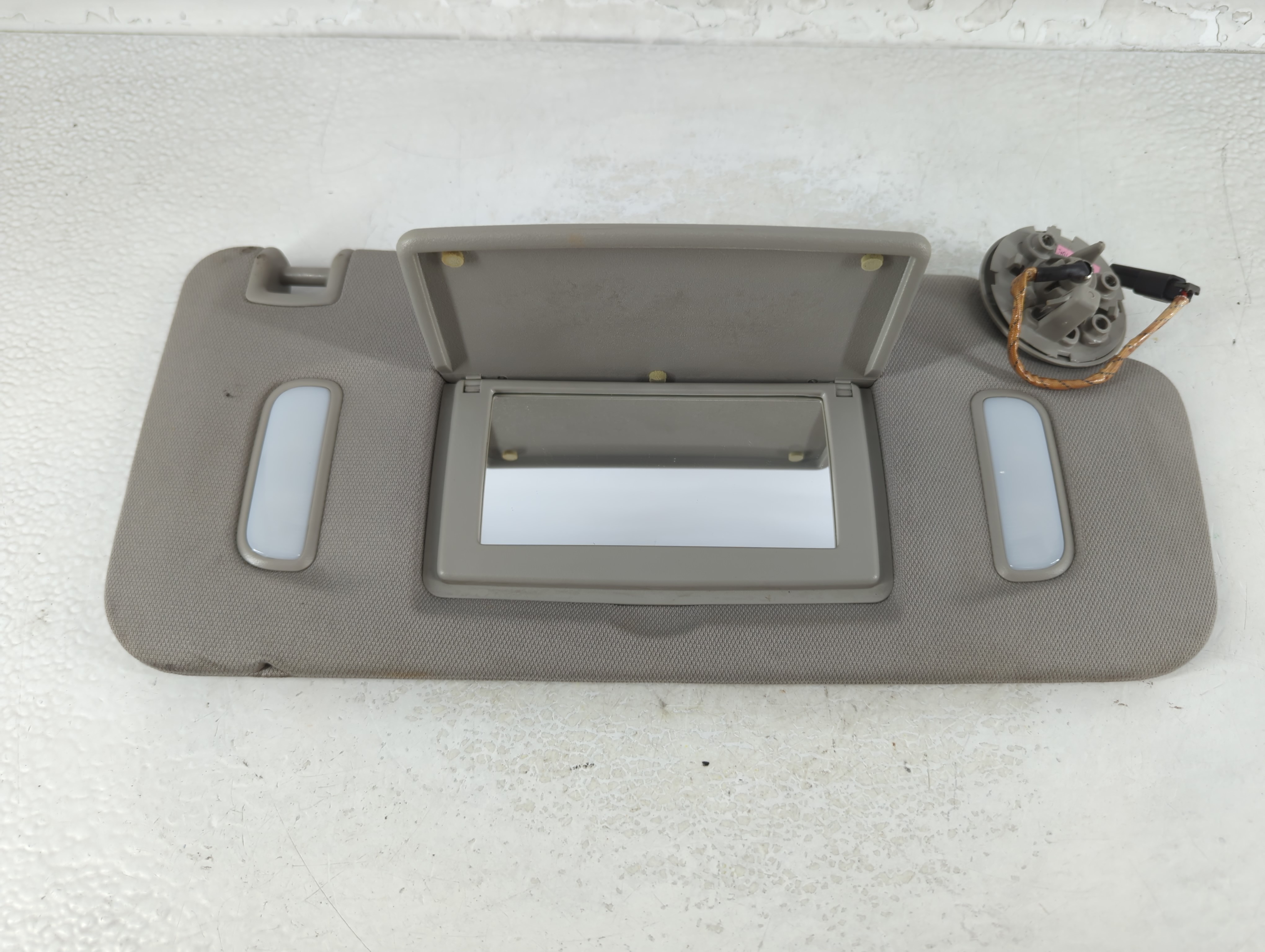 2010-2017 Gmc Terrain Passenger Sun Visor Mirror Right Sunvisor Grey 903232 - Oemusedautoparts1.com