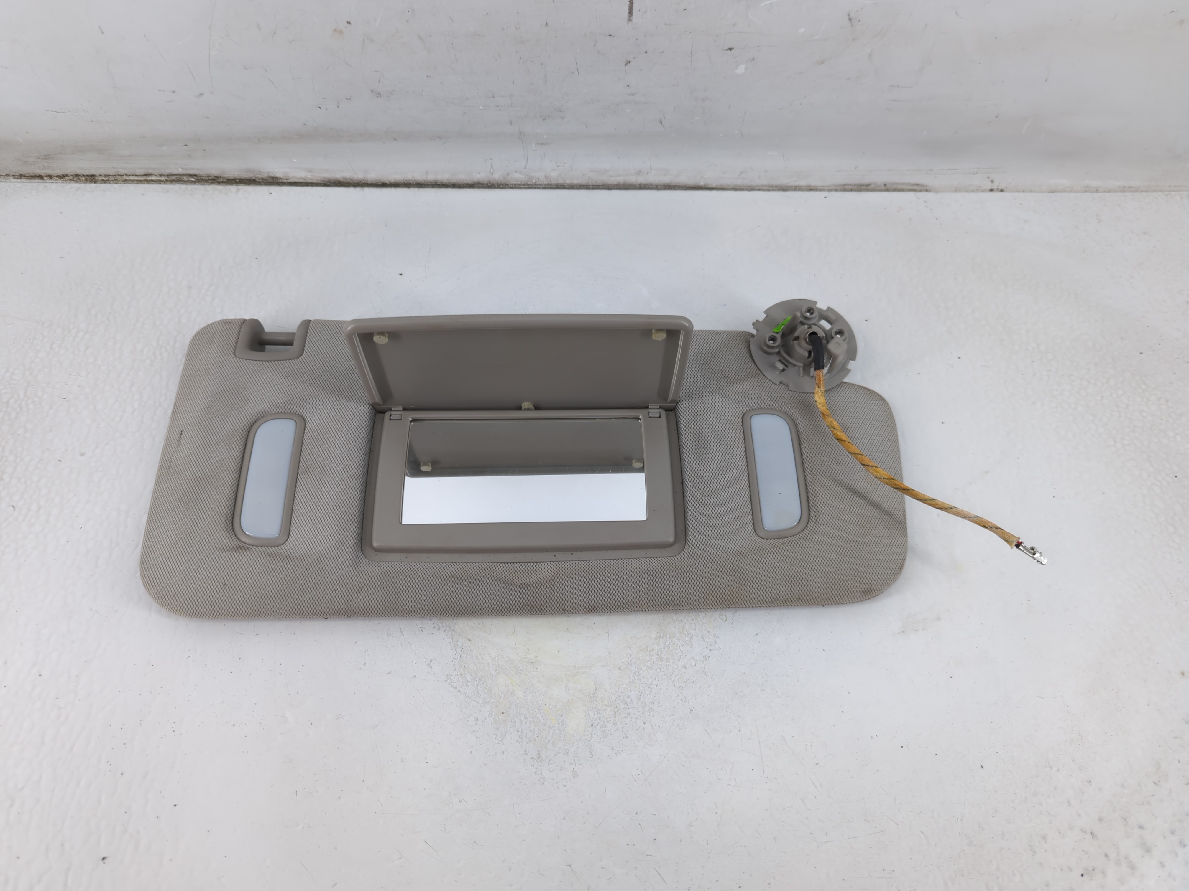 Picture of 2010-2017 Chevrolet Equinox Passenger Sun Visor Mirror Right Sunvisor 903356