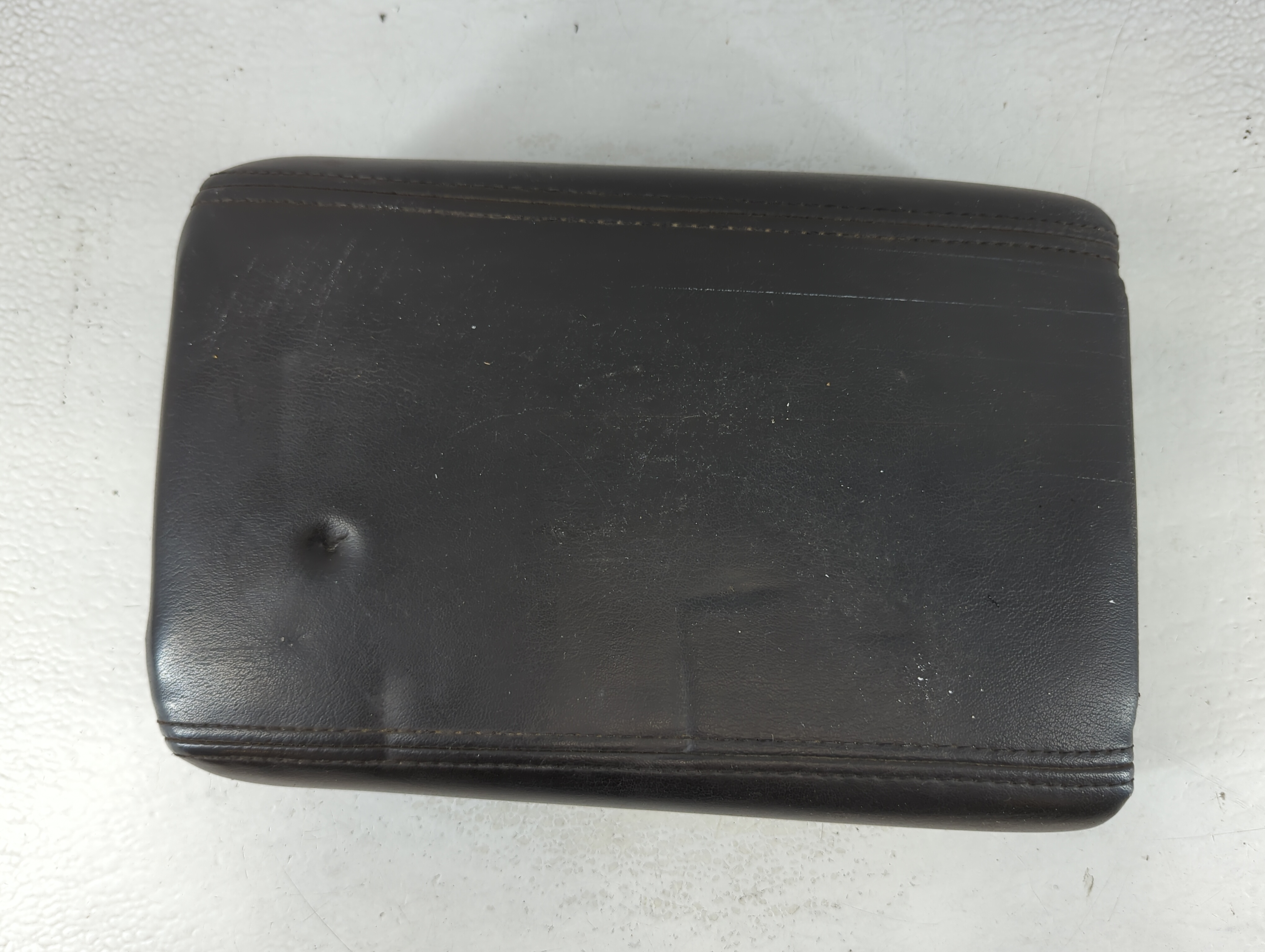 2007-2014 Gmc Acadia Center Console Armrest Cover Lid Black 903628 - Oemusedautoparts1.com