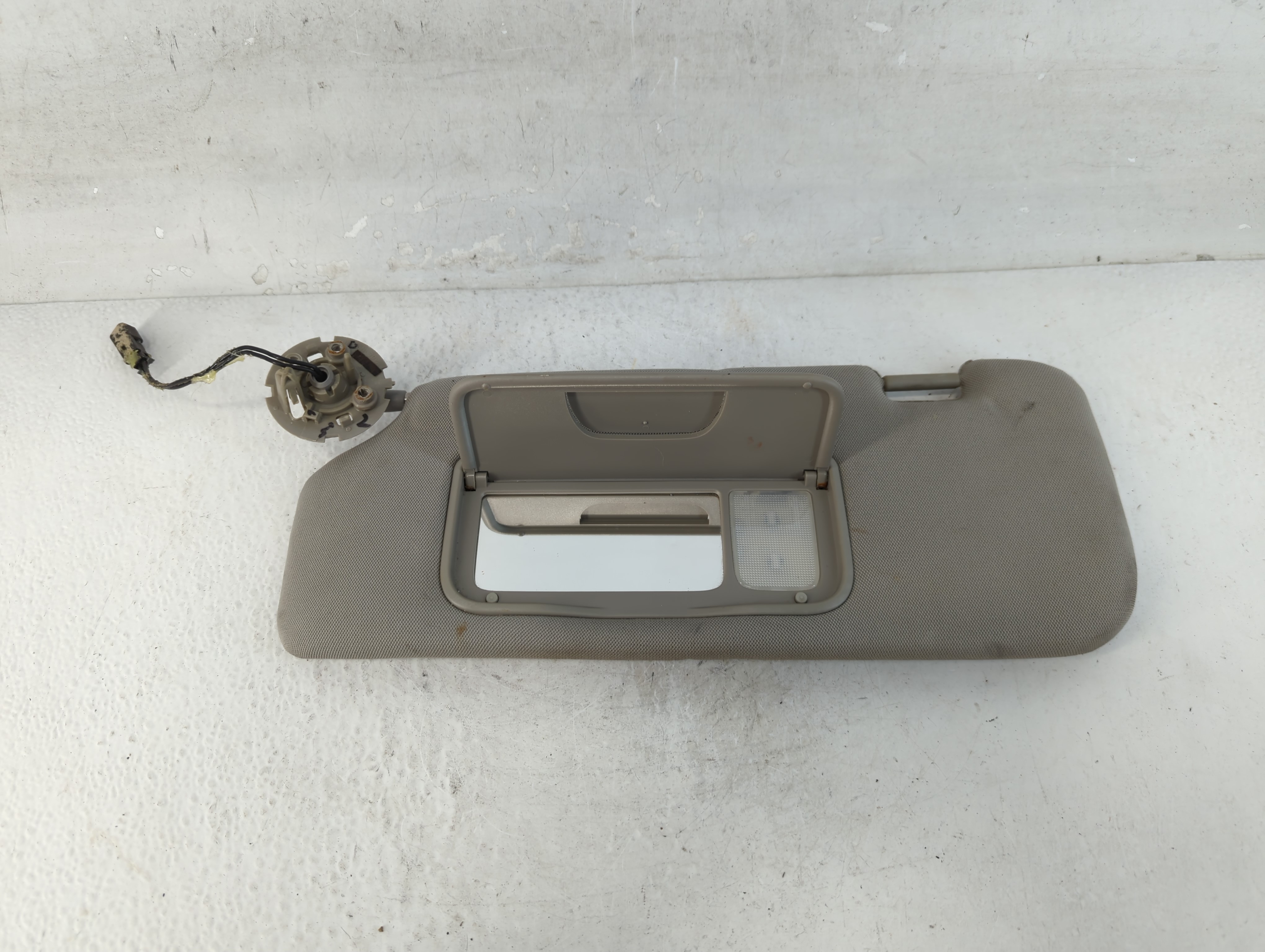 Picture of 2008-2010 Saturn Vue Driver Sun Visor Mirror Left Sunvisor Grey 903827