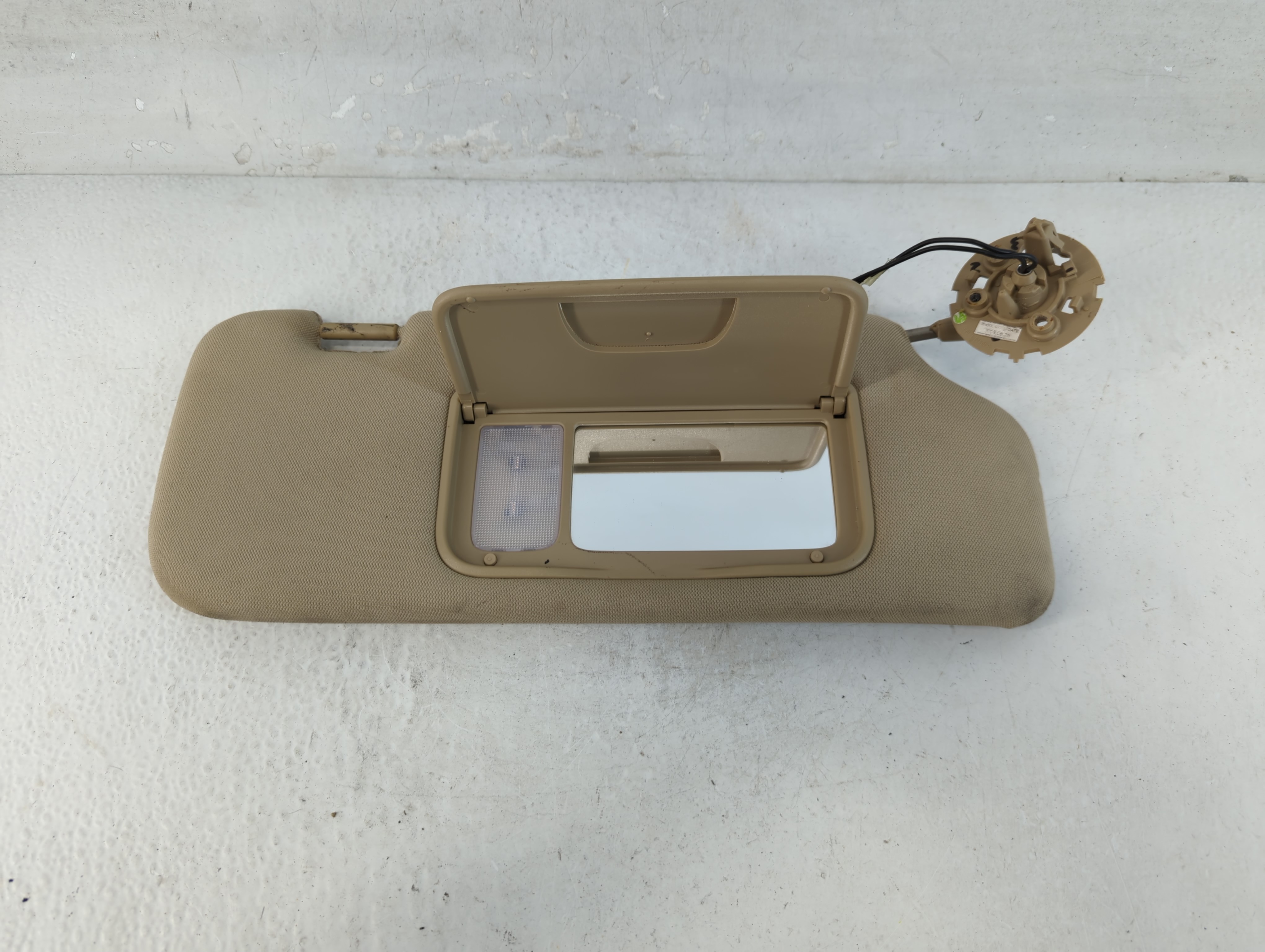 Picture of 2008-2010 Saturn Vue Passenger Sun Visor Mirror Right Sunvisor Beige 903993