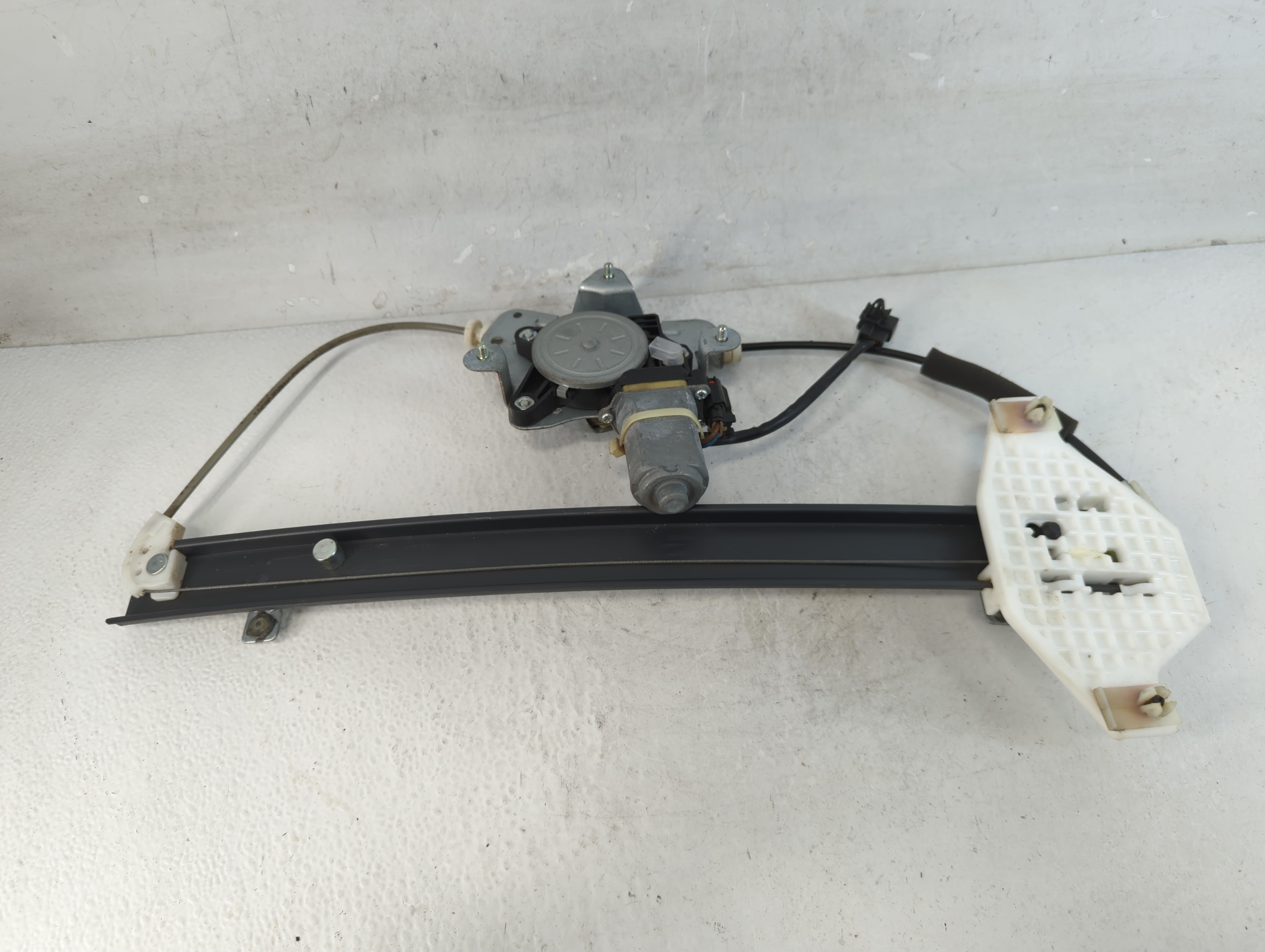 Picture of 2008-2010 Saturn Vue Driver Rear Left Power Window Motor 904007