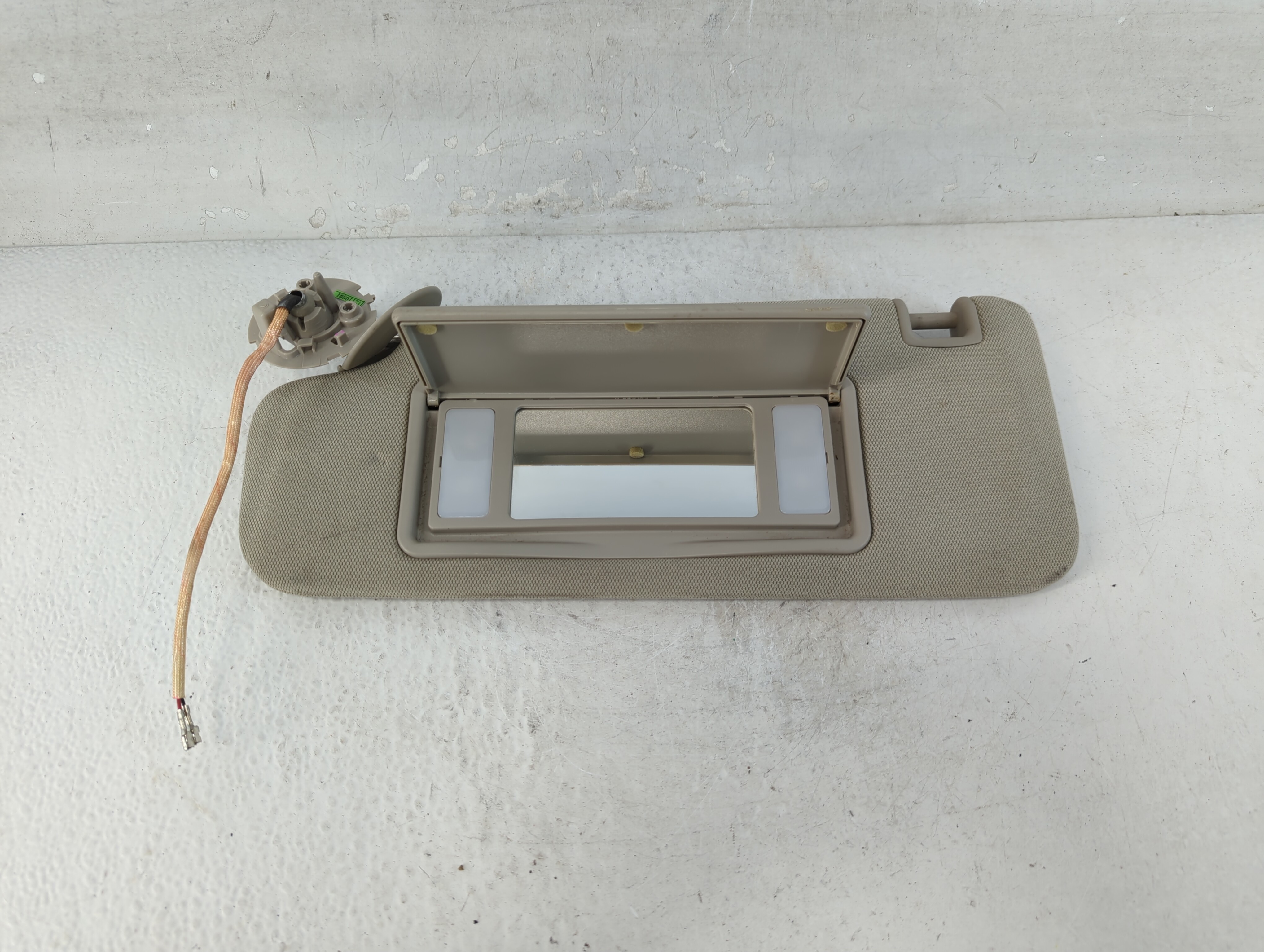 2011-2015 Chevrolet Volt Driver Sun Visor Mirror Left Sunvisor Grey 904053 - Oemusedautoparts1.com