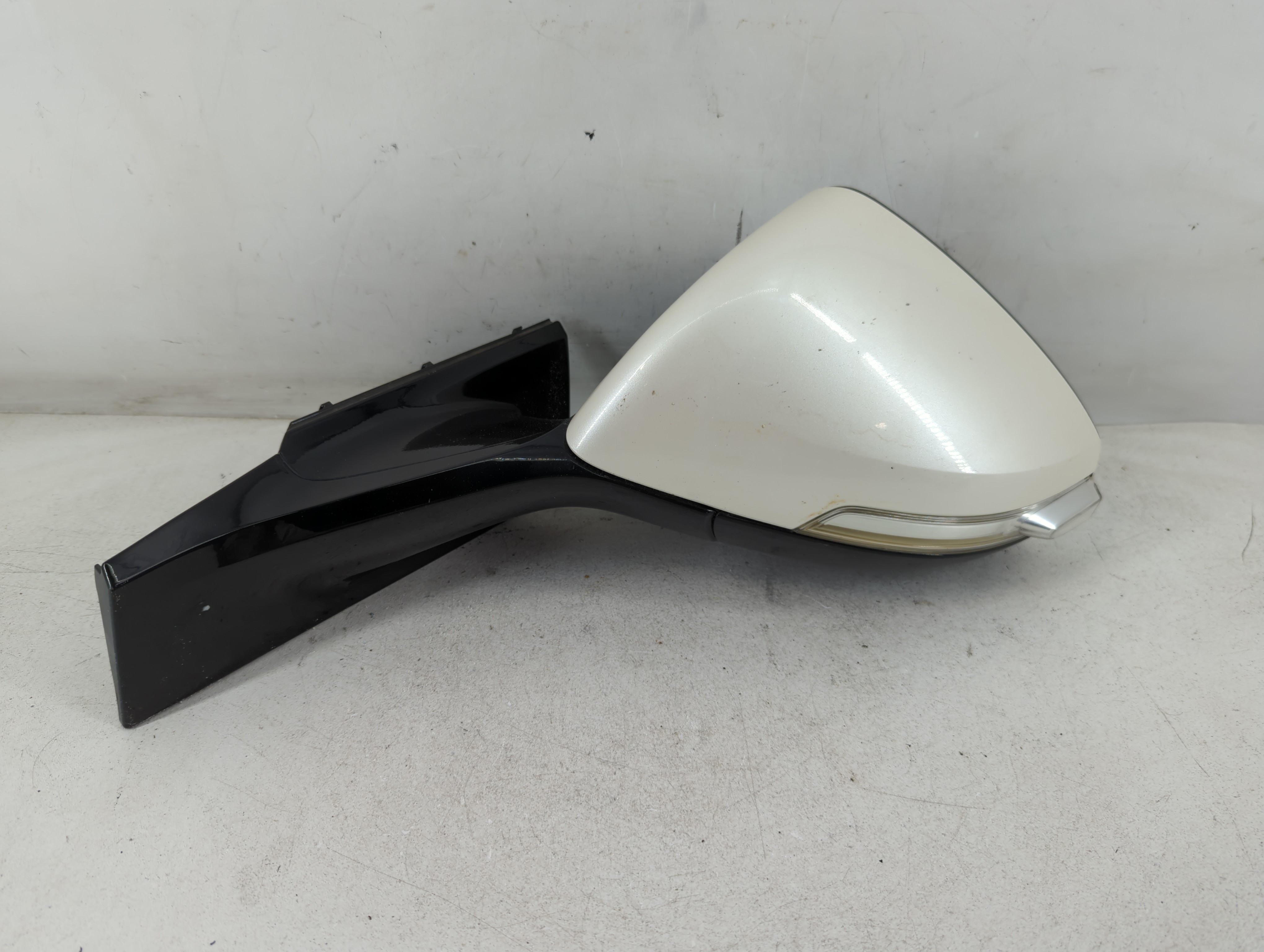 2011-2015 Chevrolet Volt Driver Left Side View Manual Door Mirror 904069 - Oemusedautoparts1.com