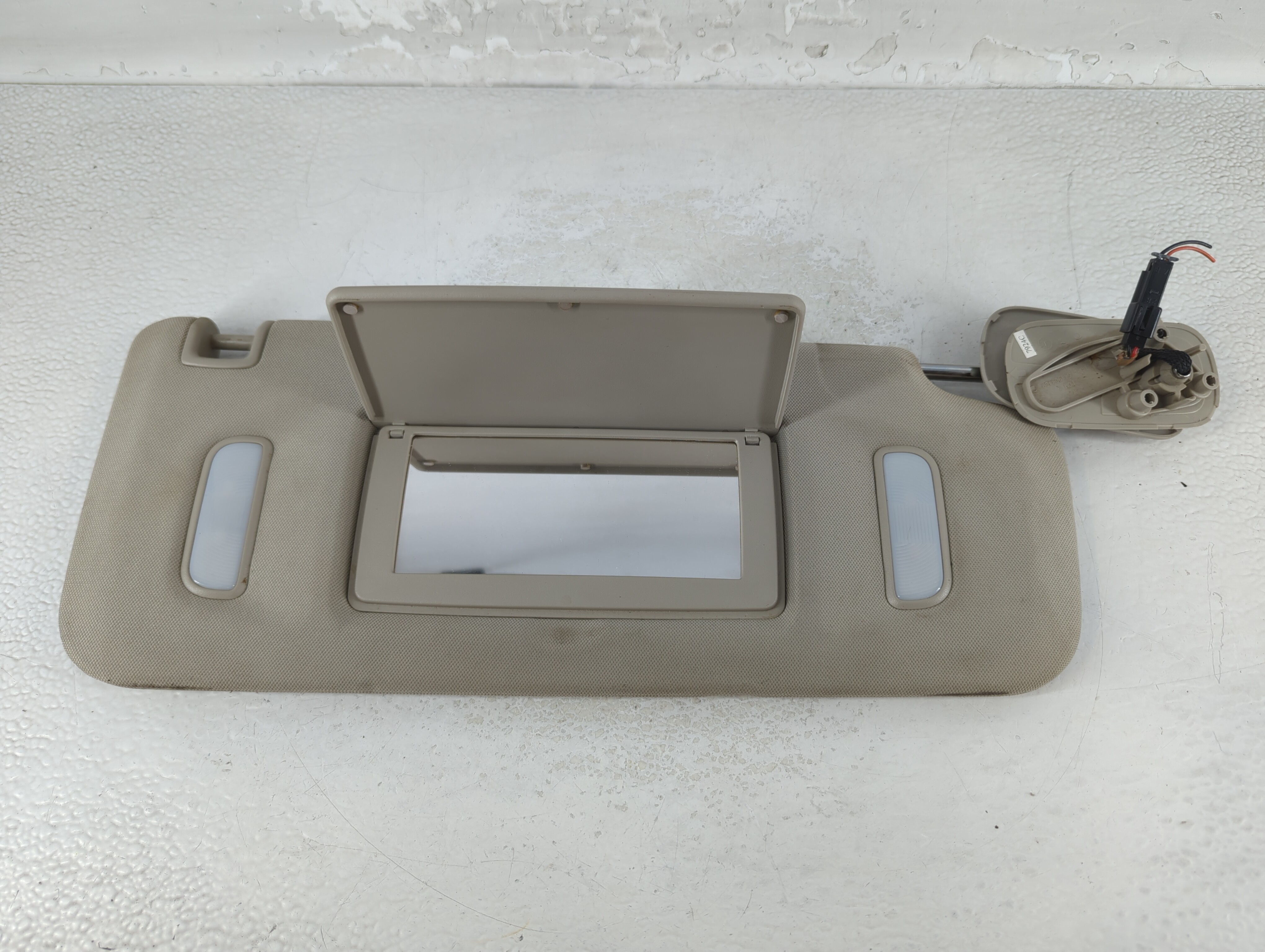 2007 Chevrolet Silverado 1500 Passenger Sun Visor Mirror Right Sunvisor 904317 - Oemusedautoparts1.com
