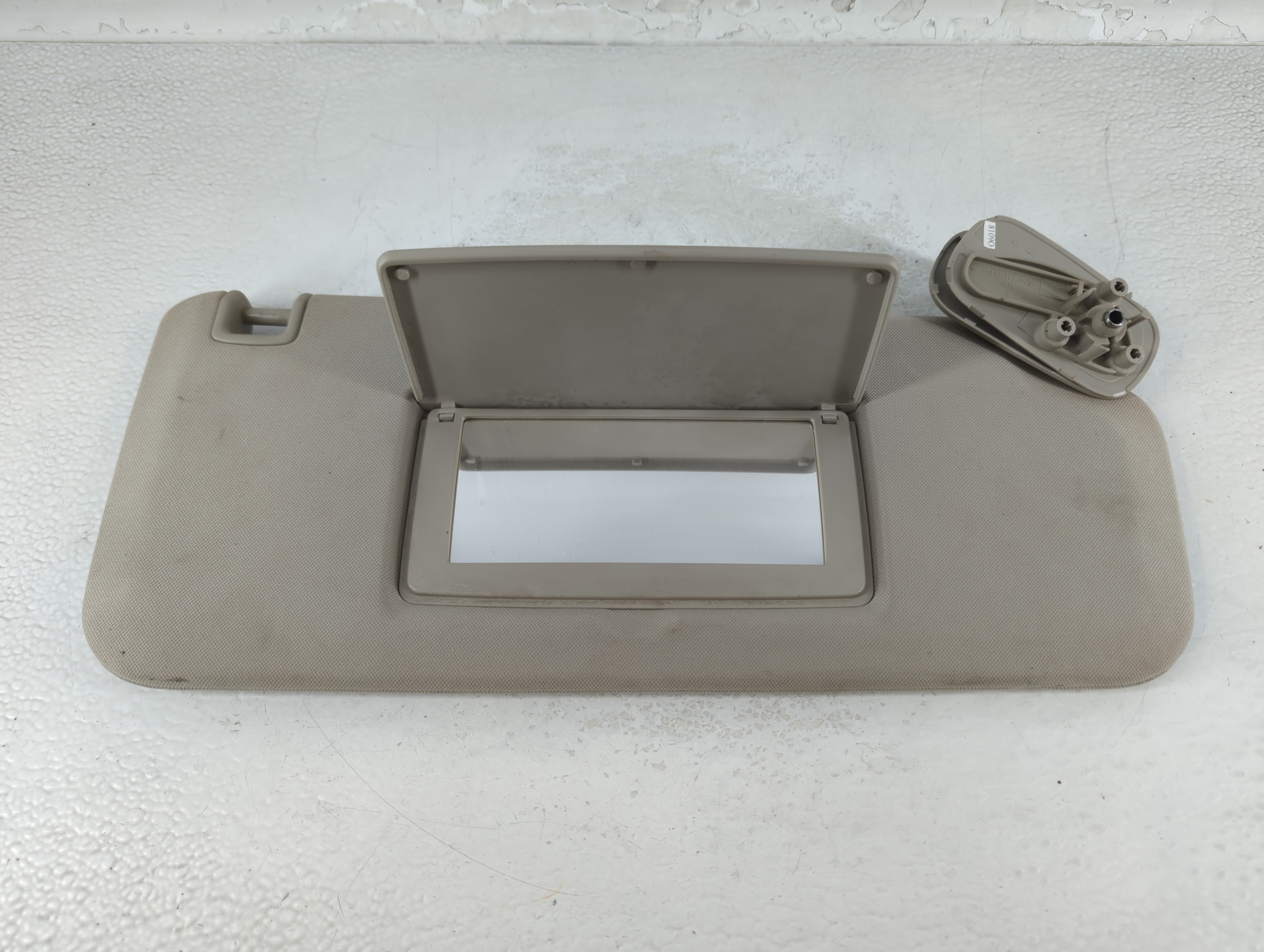2007 Chevrolet Silverado 1500 Passenger Sun Visor Mirror Right Sunvisor 904467 - Oemusedautoparts1.com