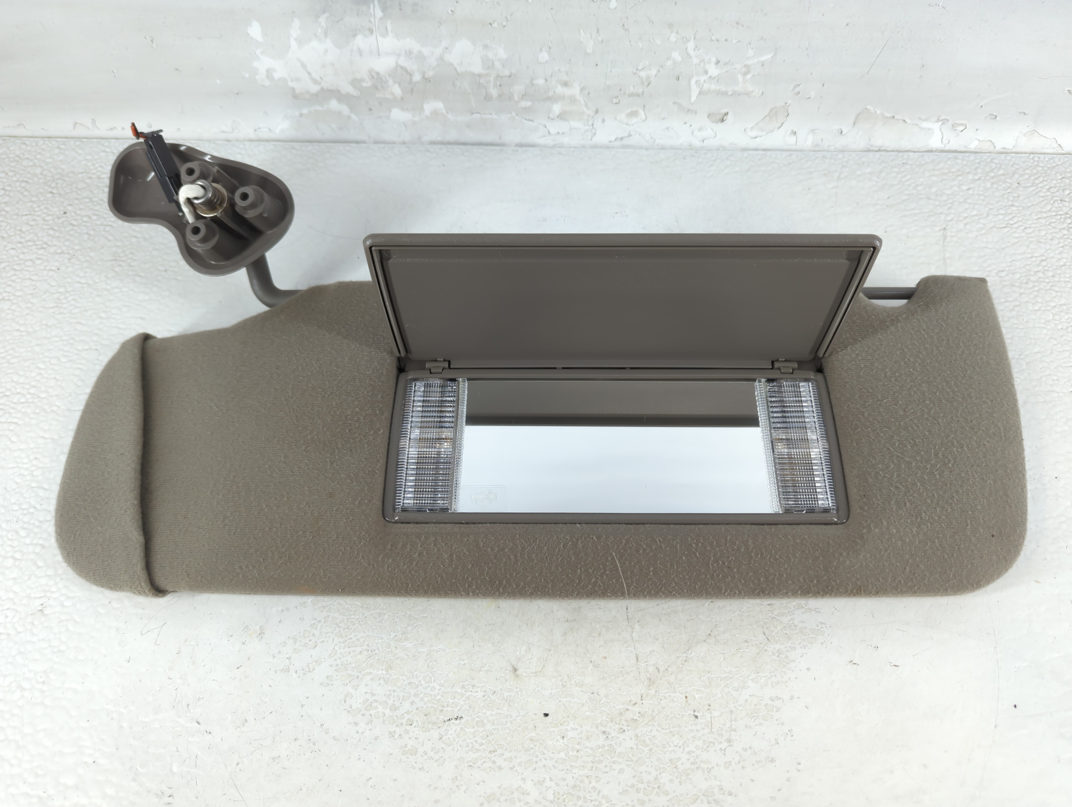 2004 Cadillac Escalade Driver Sun Visor Mirror Left Sunvisor Grey 904672 - Oemusedautoparts1.com