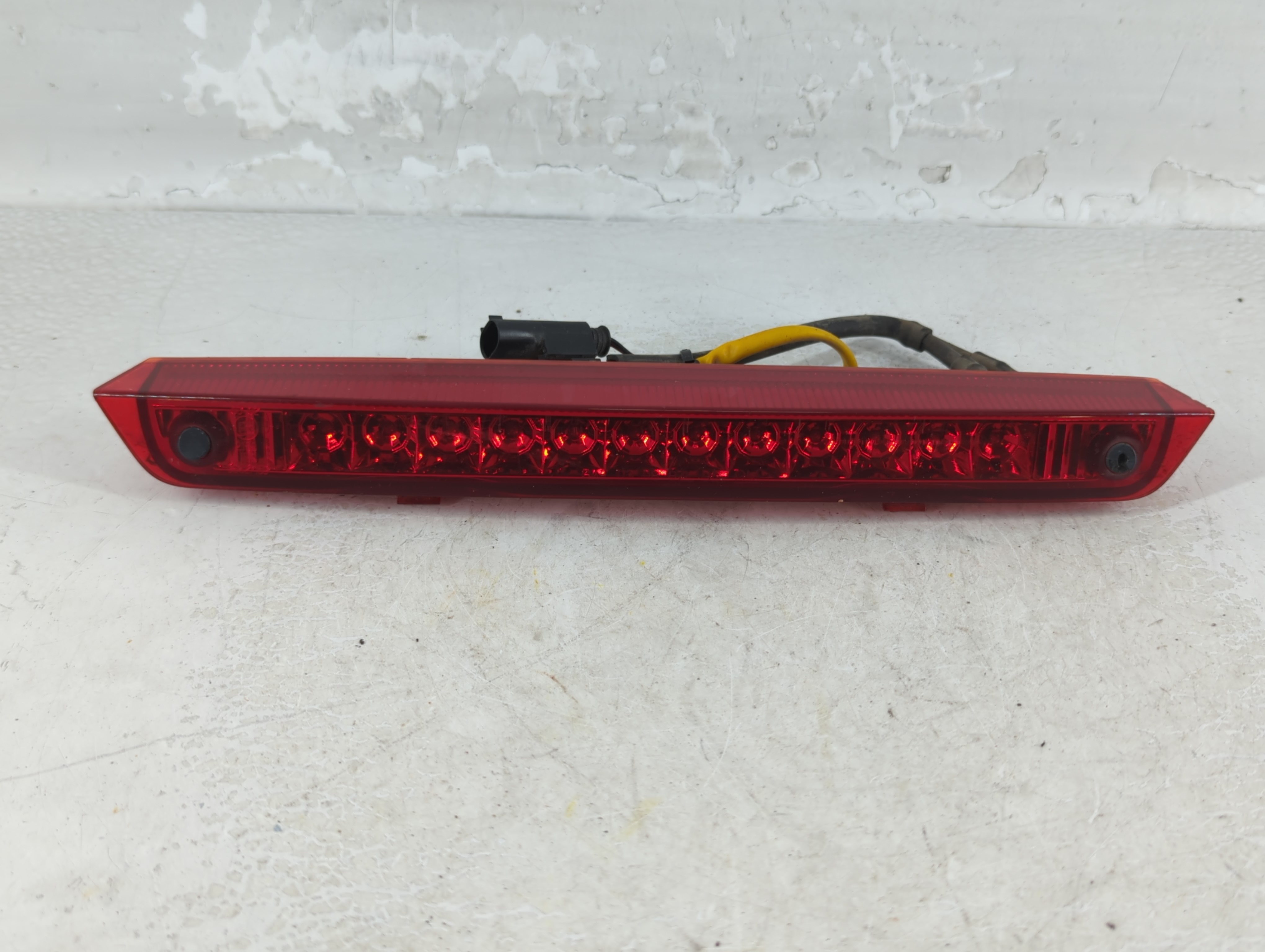 2008 Saturn Vue Third Brake Light Tail Light 904745 - Oemusedautoparts1.com