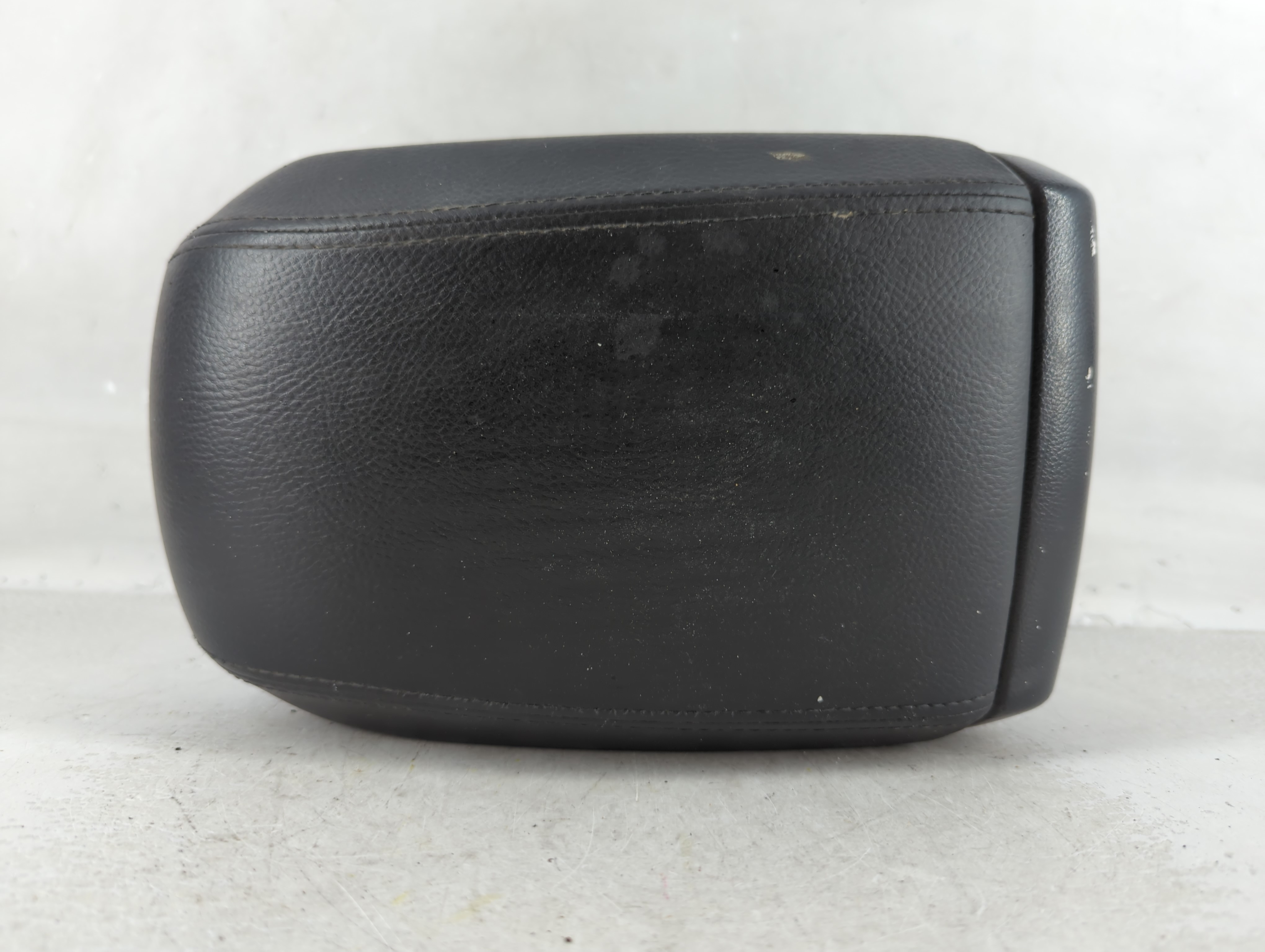 Picture of 2008-2010 Saturn Vue Center Console Armrest Cover Lid 904750