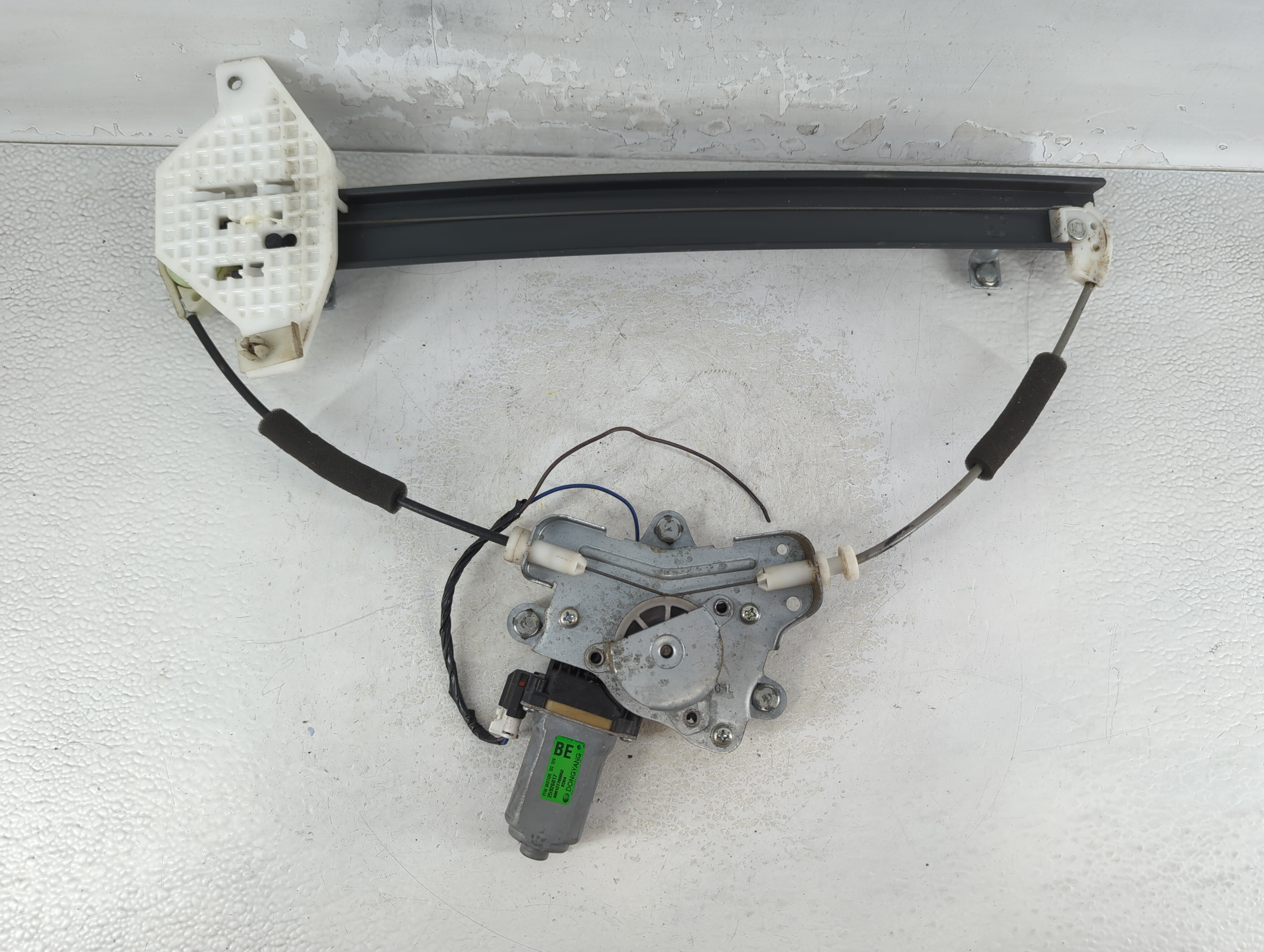 Picture of 2008-2010 Saturn Vue Driver Left Front Window Regulator 904760