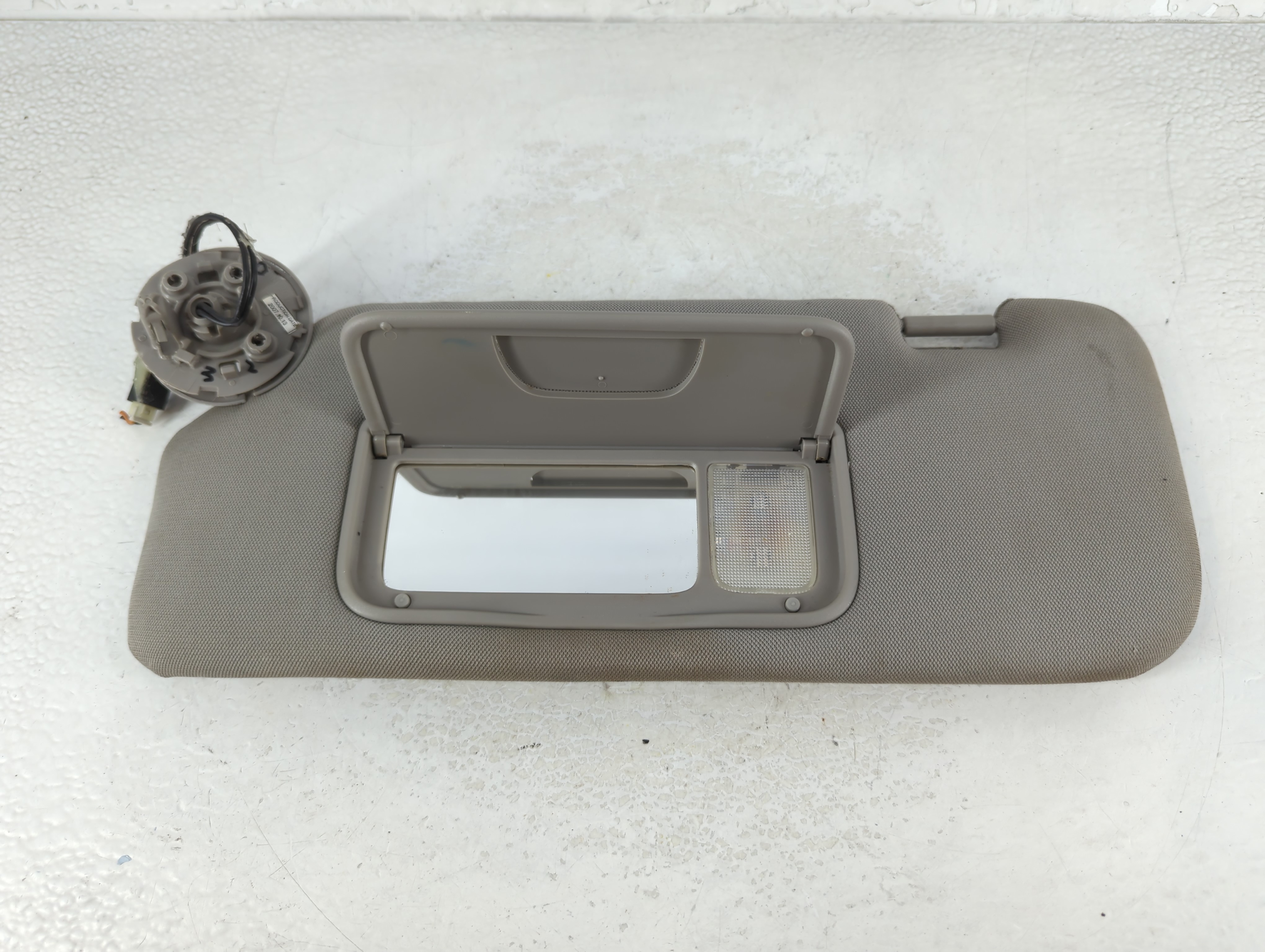 2008-2010 Saturn Vue Driver Sun Visor Mirror Left Sunvisor Grey 904768 - Oemusedautoparts1.com