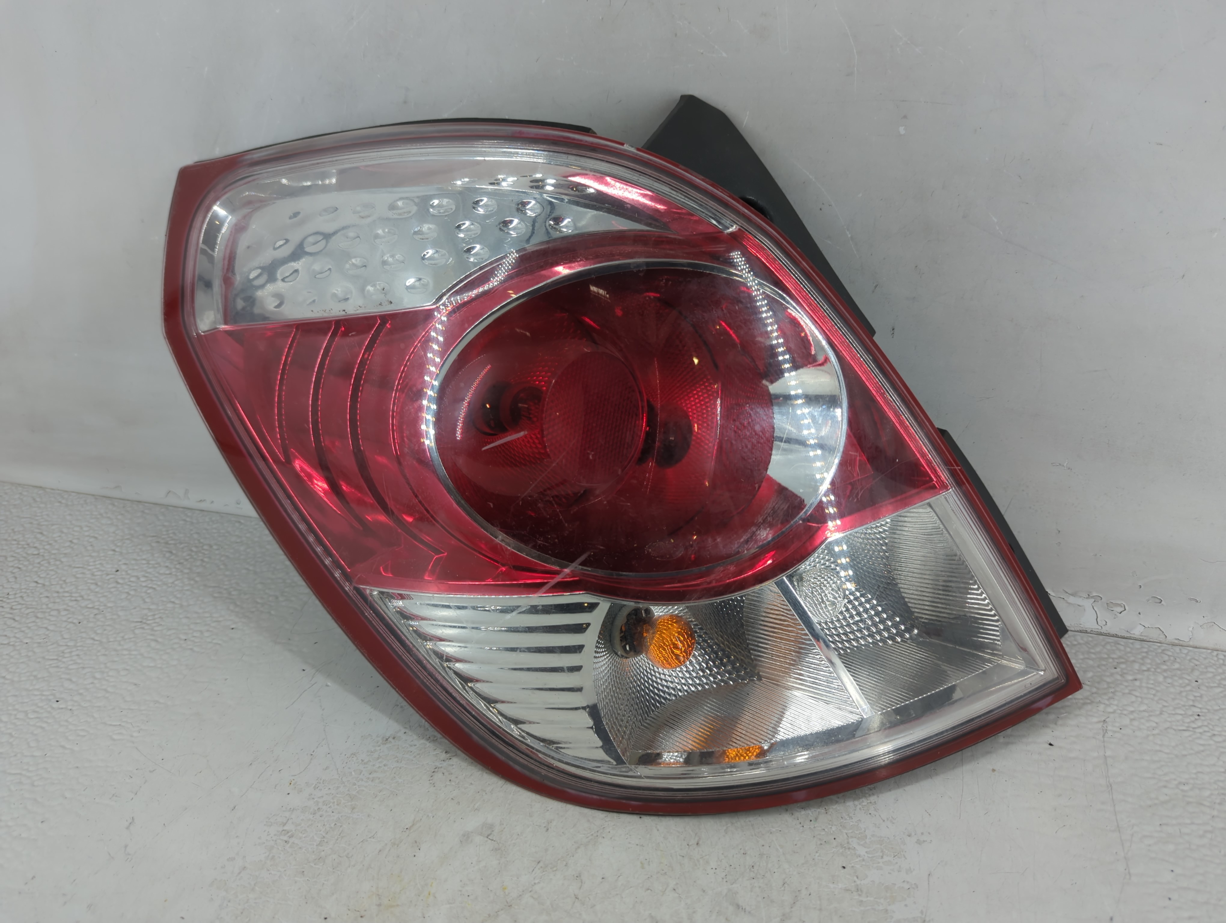 Picture of 2008-2009 Saturn Vue Driver Left Side Tail Light Taillight Oem 904773