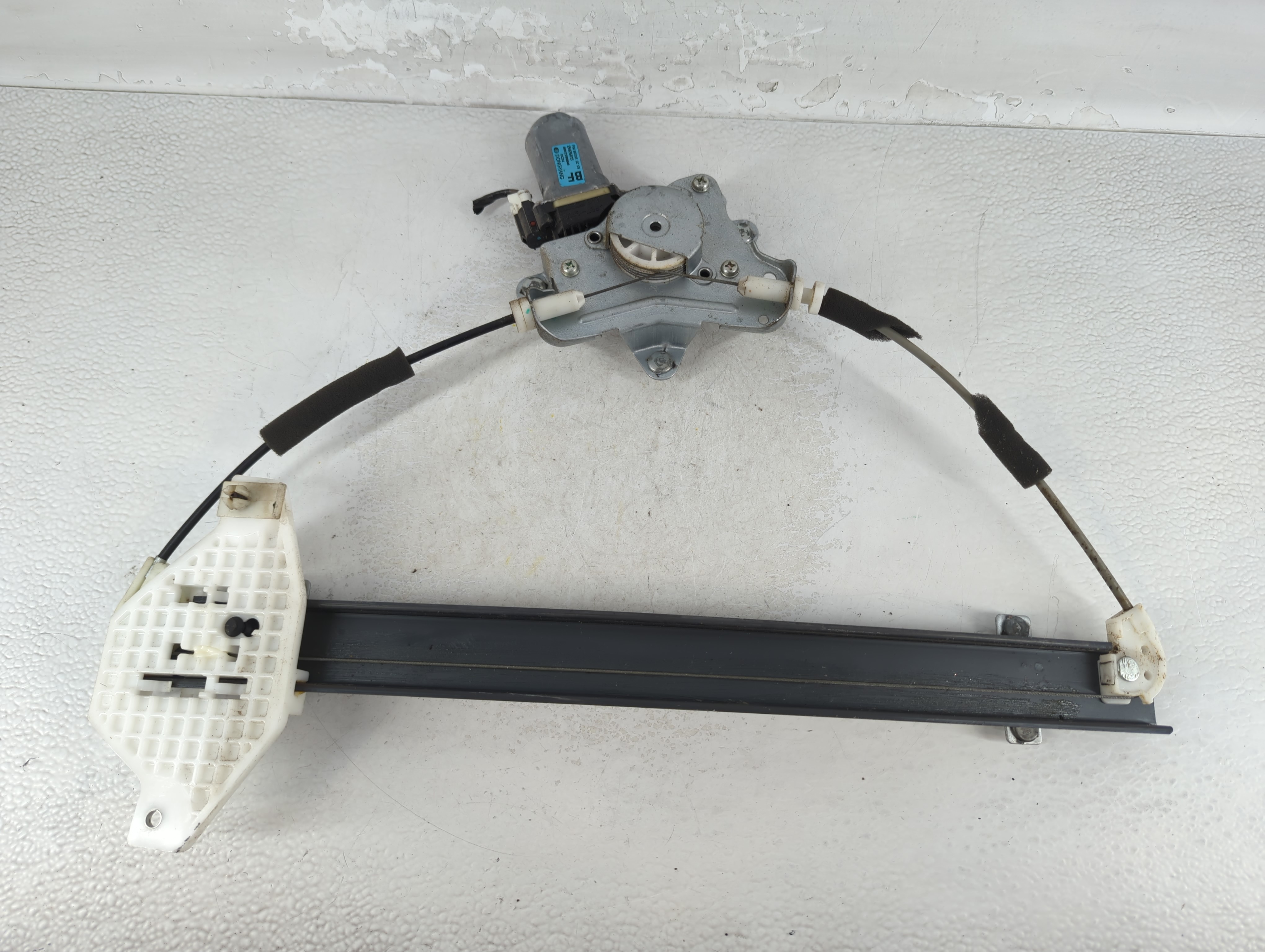 Picture of 2008-2010 Saturn Vue Window Regulator Passenger Front 904781