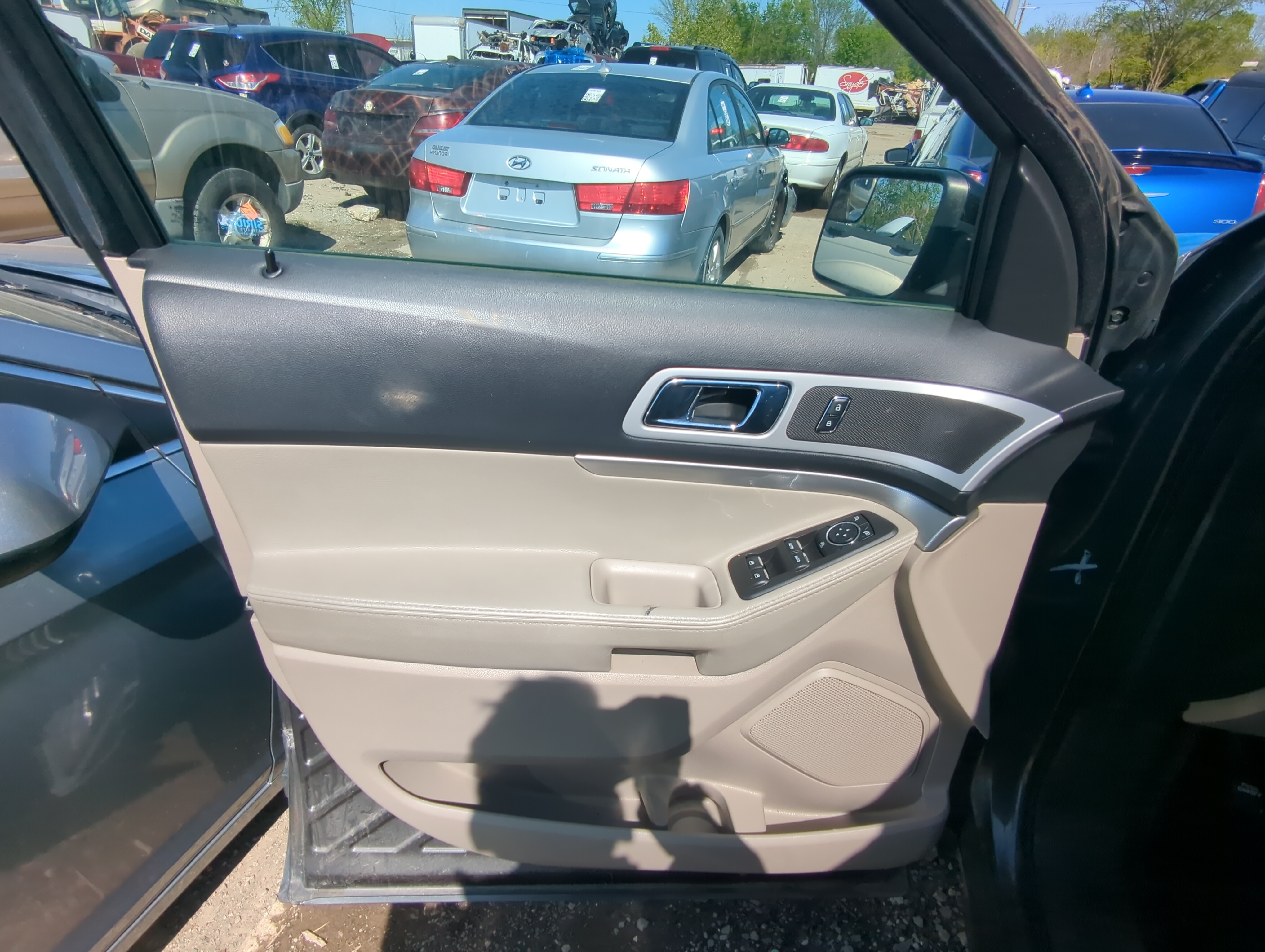 Picture of 2015 Ford Explorer Front Left Driver Interior Door Panel Trim 905291