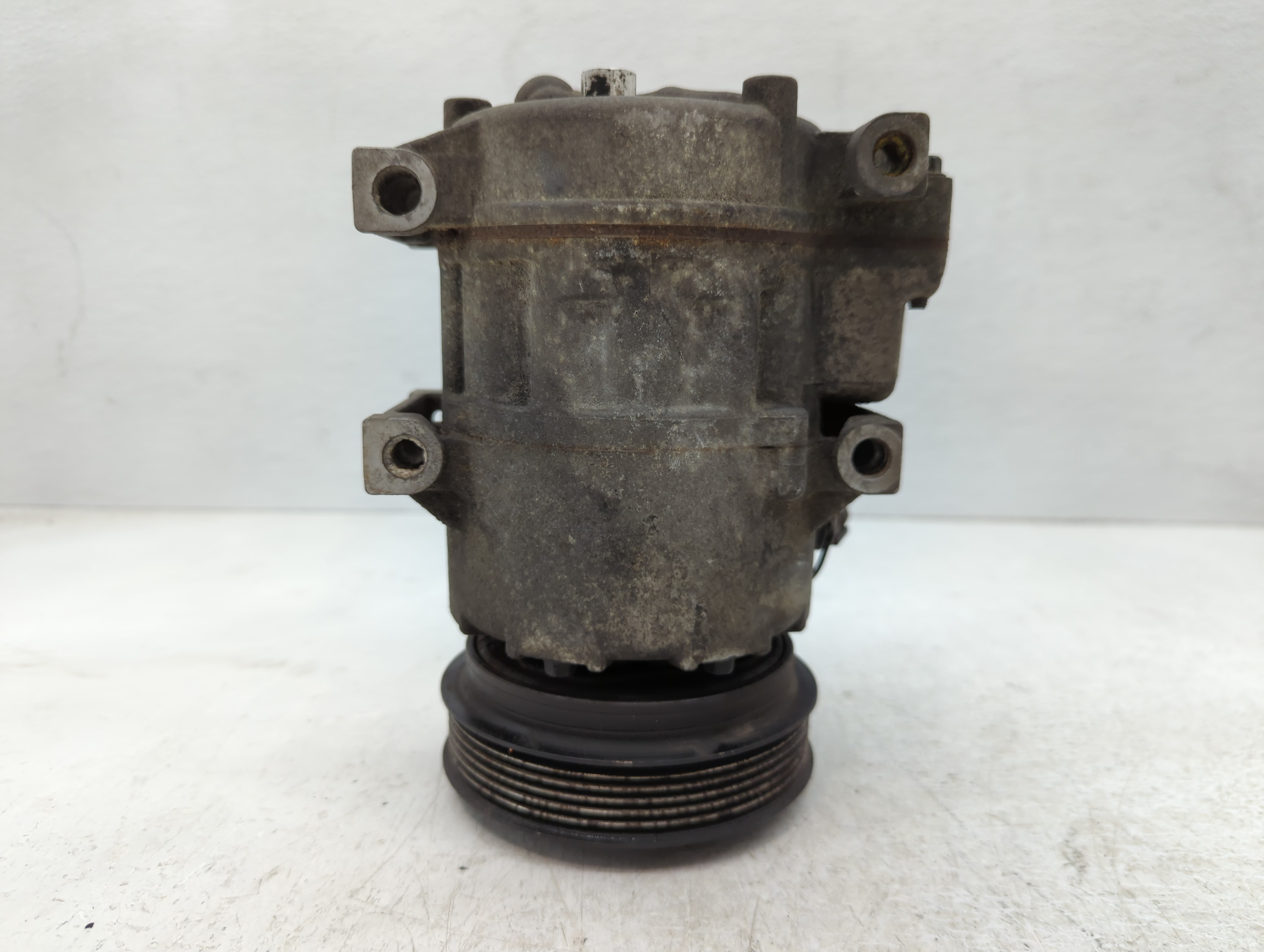Picture of 2009-2010 Hyundai Sonata Air Conditioning A/c Ac Compressor Oem 905416