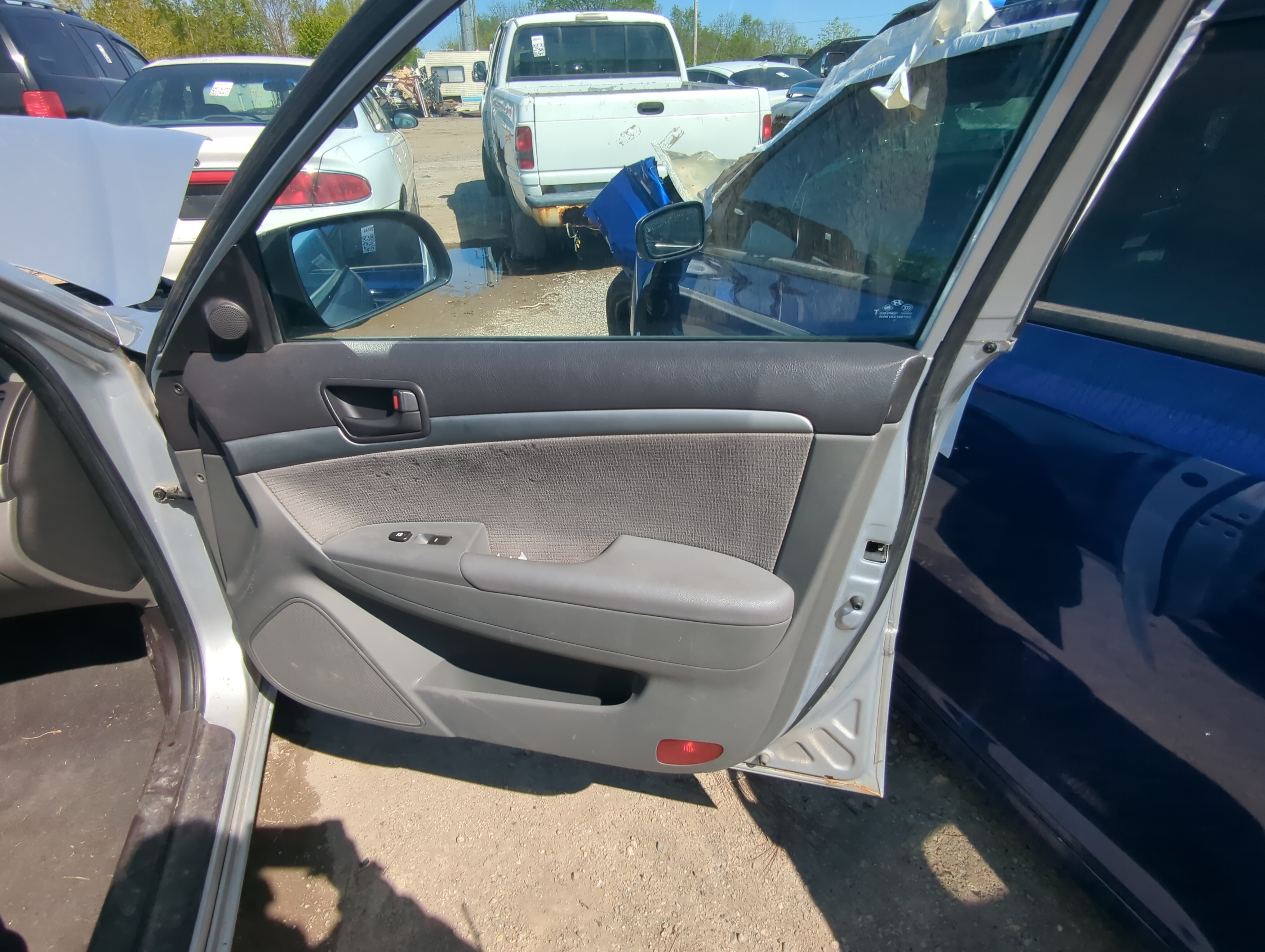 Picture of 2010 Hyundai Sonata Front Right Passenger Interior Door Panel Trim 905517