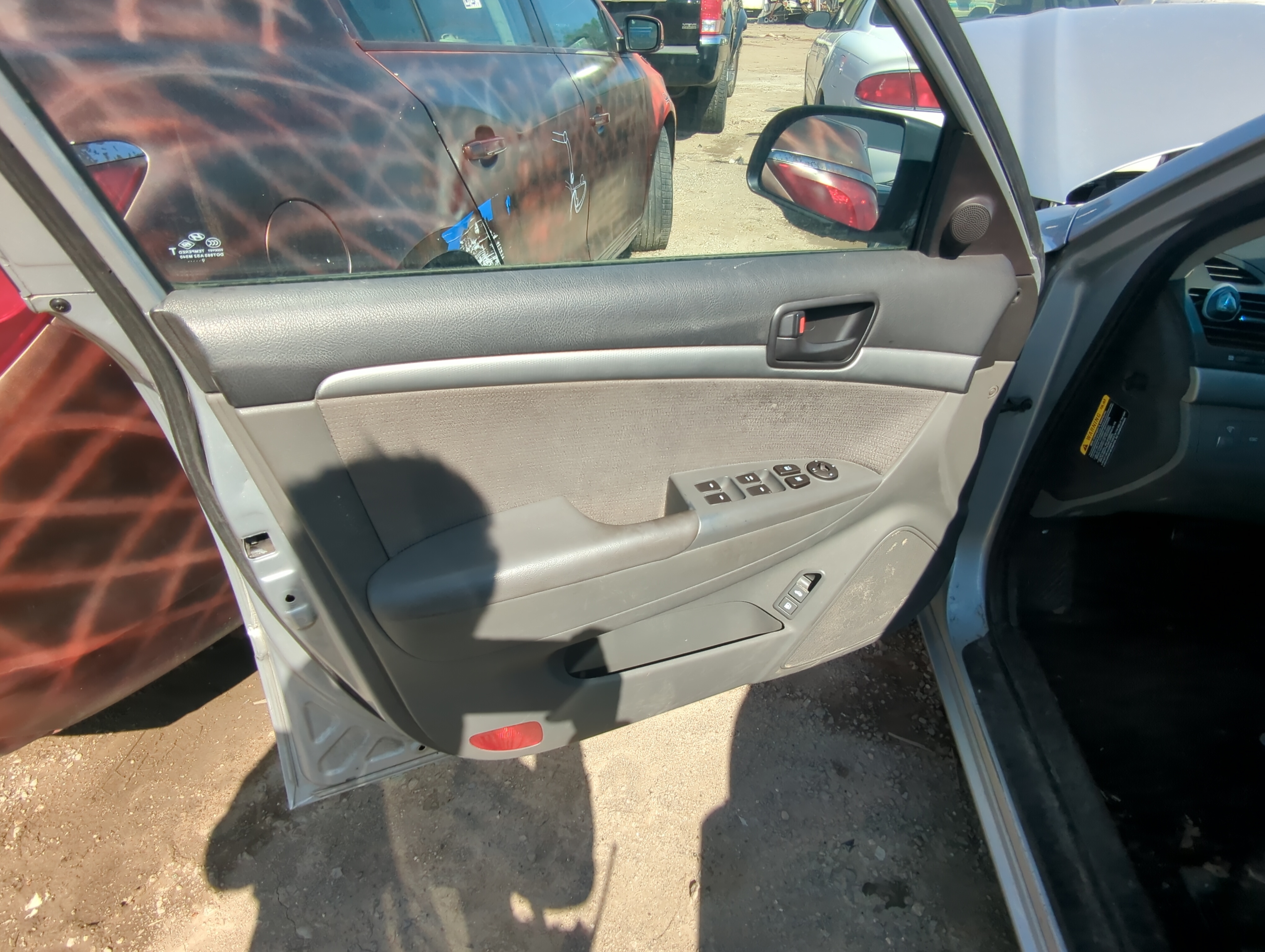 Picture of 2010 Hyundai Sonata Front Left Driver Interior Door Panel Trim 905518