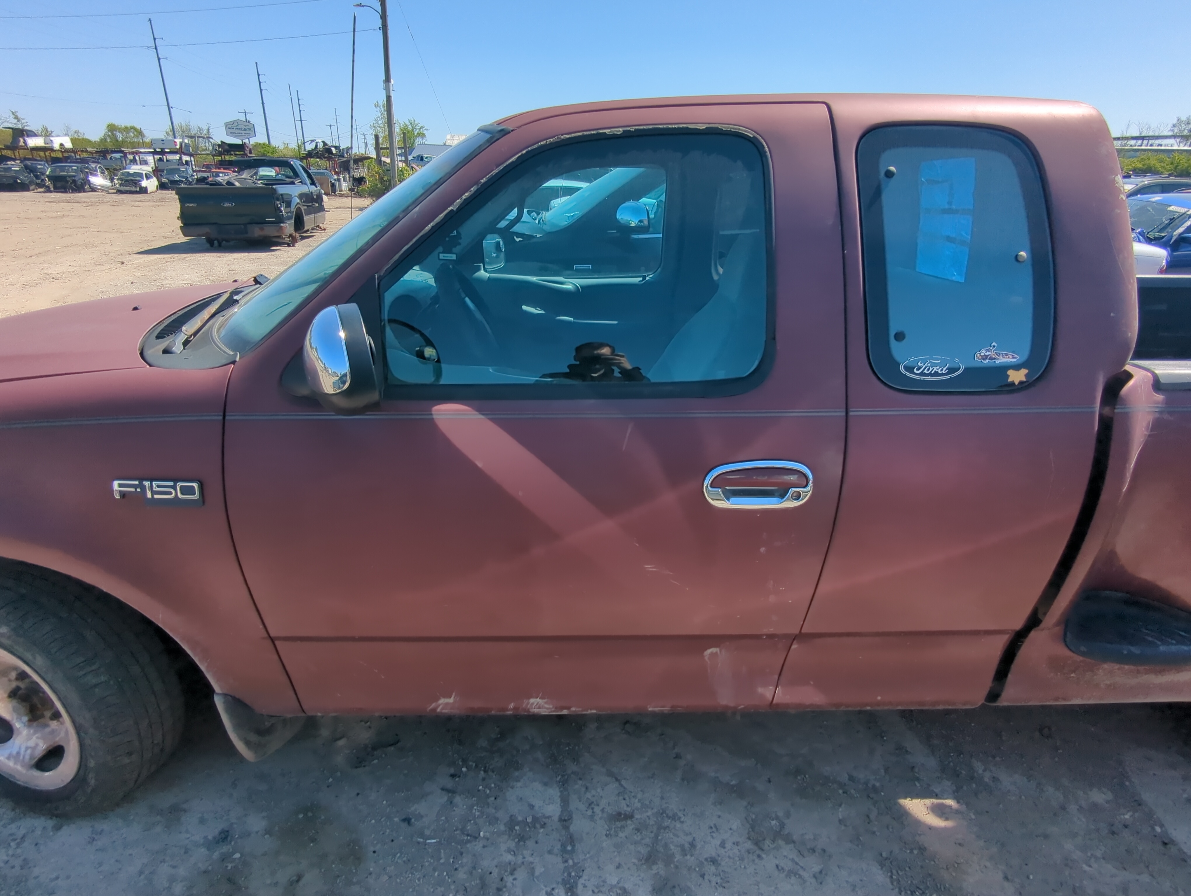 1997-1998 Ford F-150 Driver Front Door Oem 906175 - Oemusedautoparts1.com