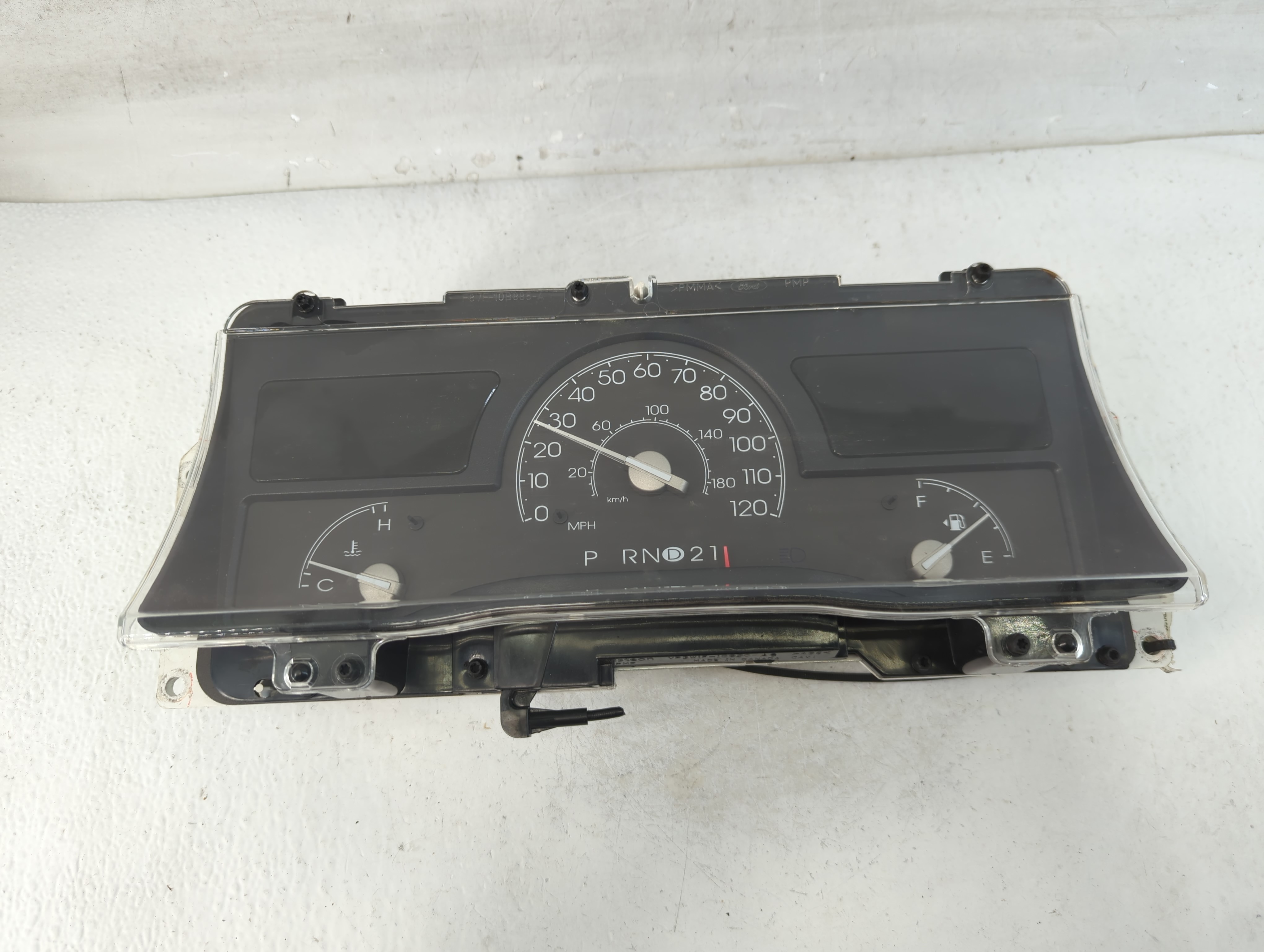 2005-2005 Lincoln Town Car Speedometer Instrument Cluster Gauges 906471 - Oemusedautoparts1.com