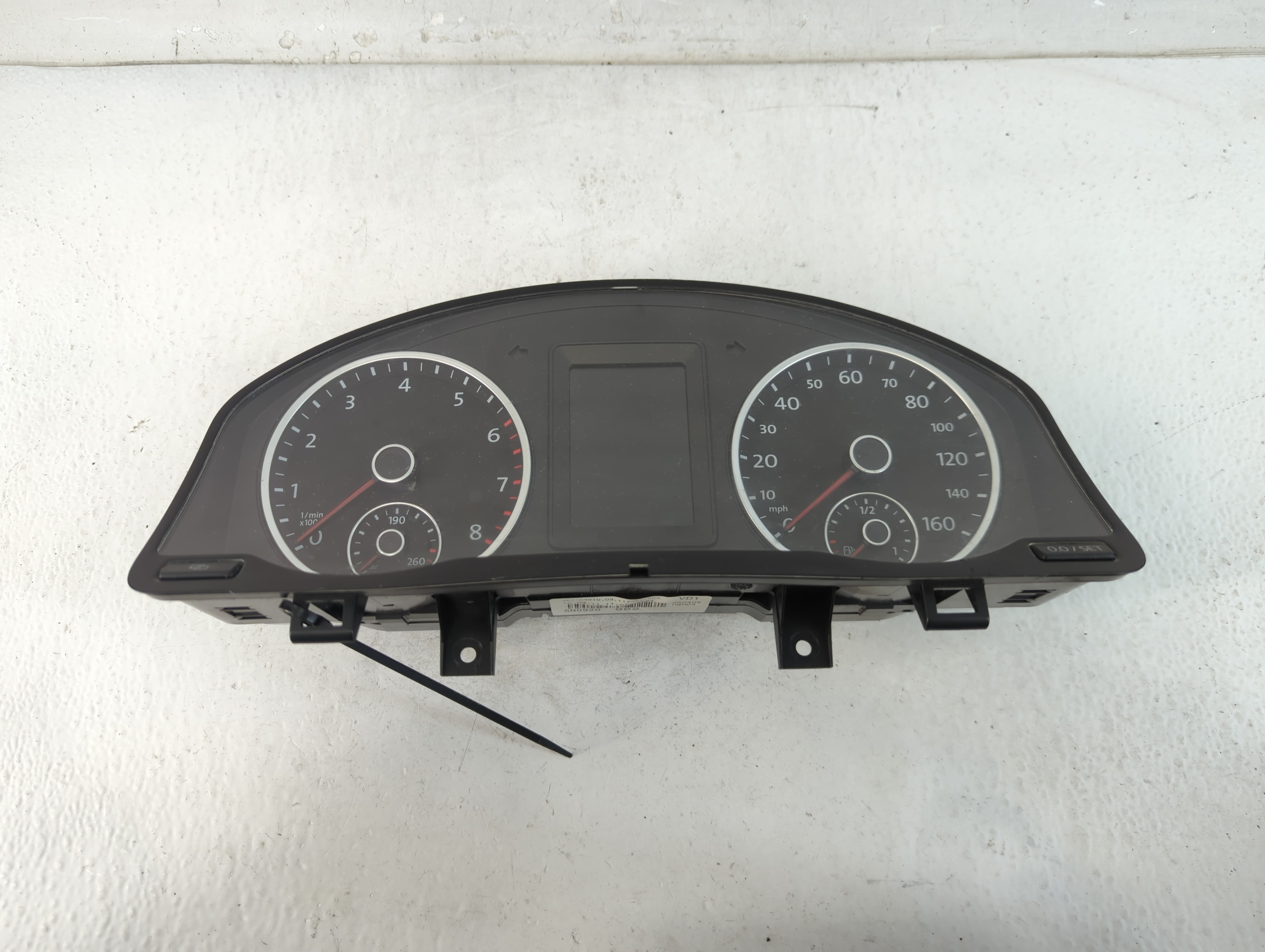 2011-2011 Volkswagen Tiguan Speedometer Instrument Cluster Gauges 906706 - Oemusedautoparts1.com