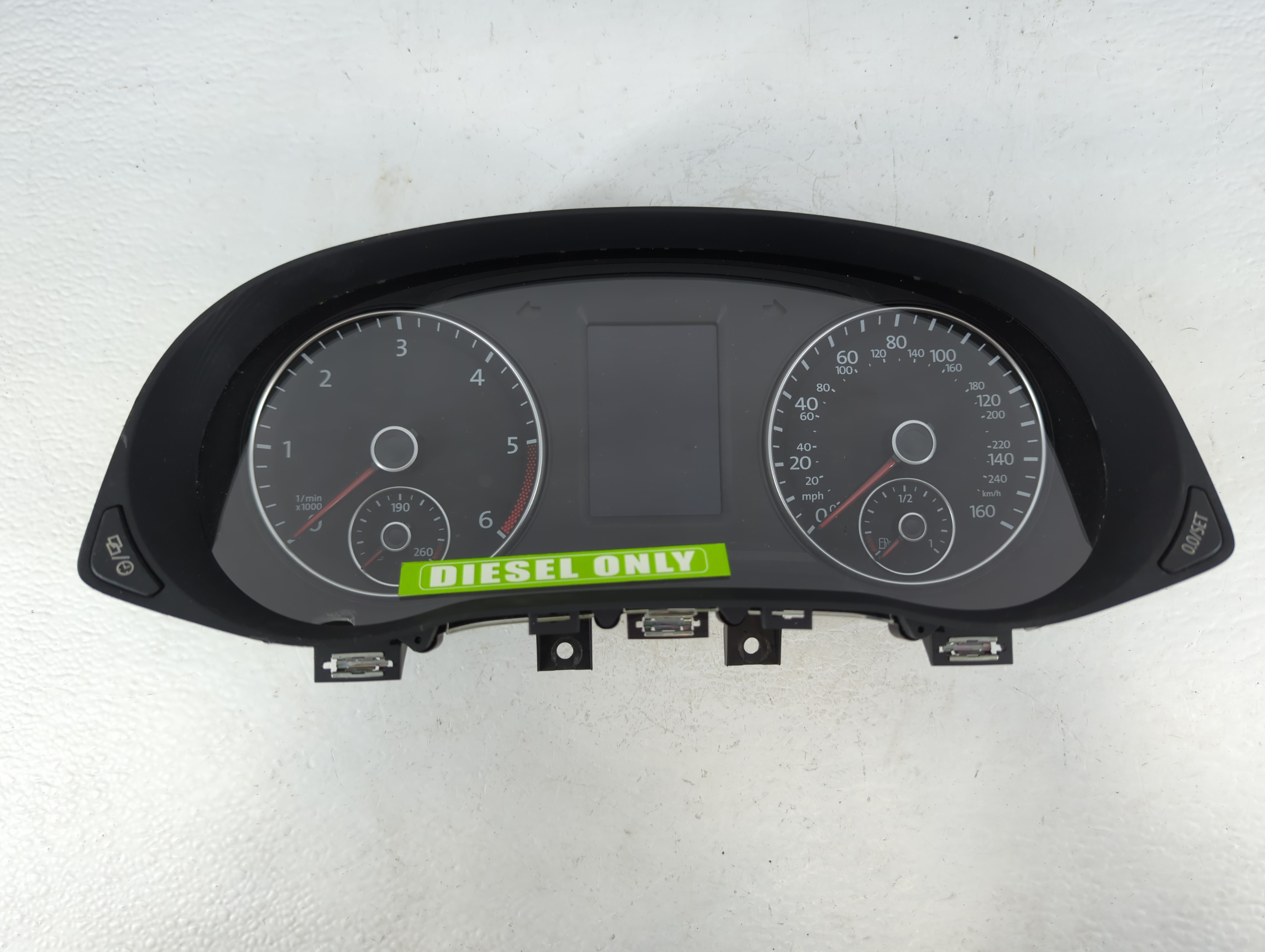 2013-2014 Volkswagen Passat Speedometer Instrument Cluster Gauges 906765 - Oemusedautoparts1.com