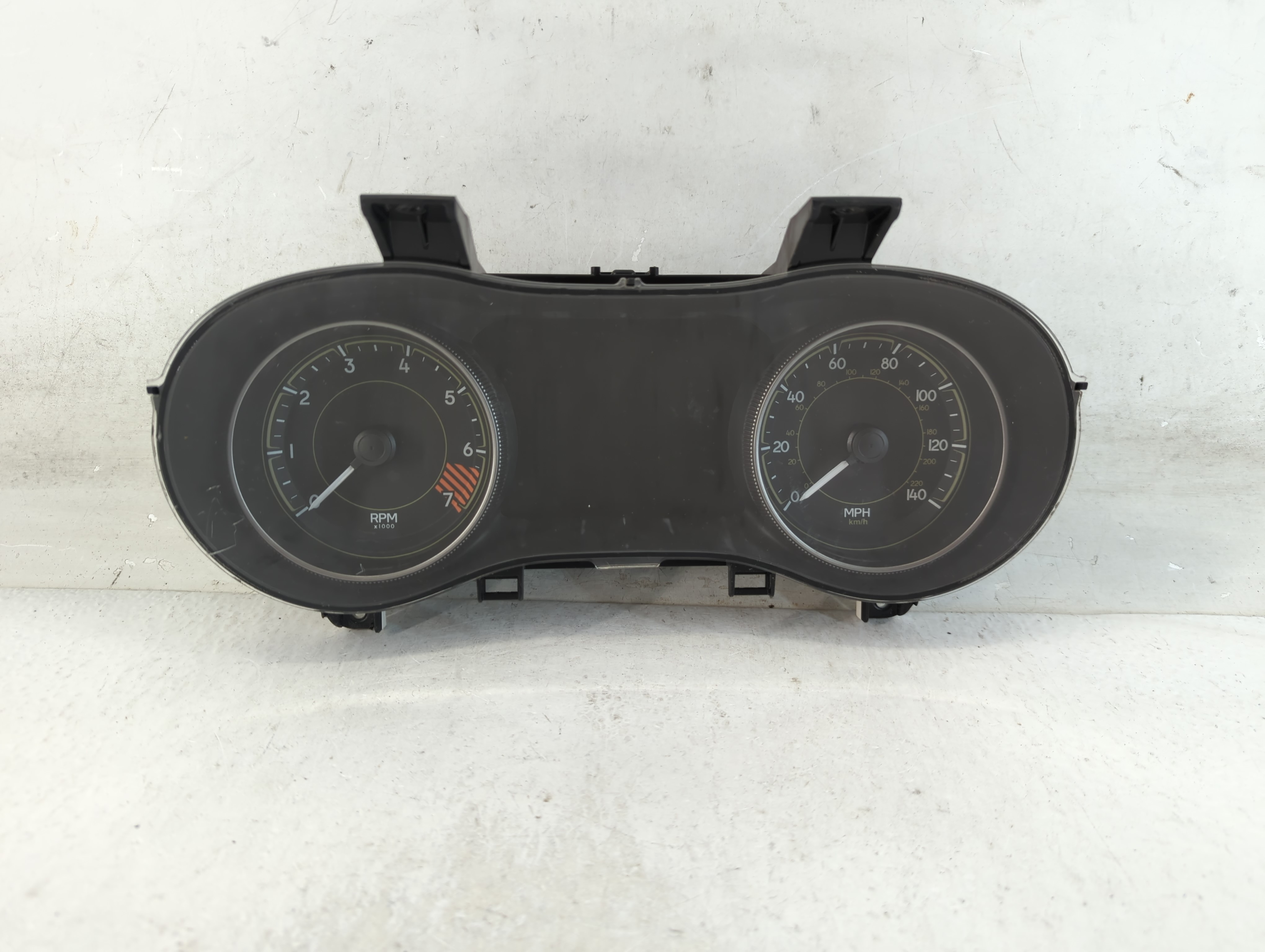 2014-2014 Jeep Cherokee Speedometer Instrument Cluster Gauges 906847 - Oemusedautoparts1.com