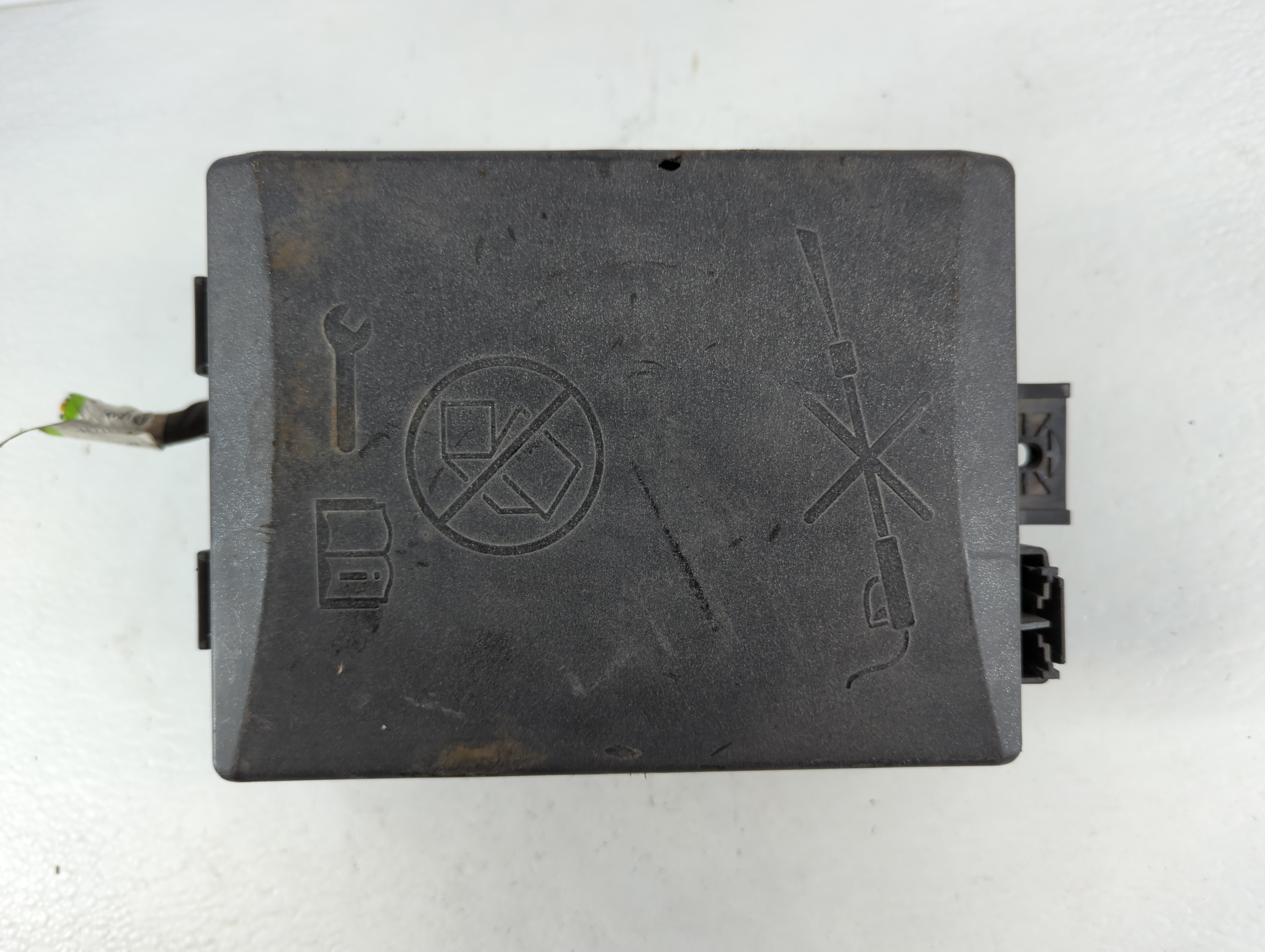 2012-2016 Chevrolet Sonic Fusebox Fuse Box Relay Module 906957 - Oemusedautoparts1.com