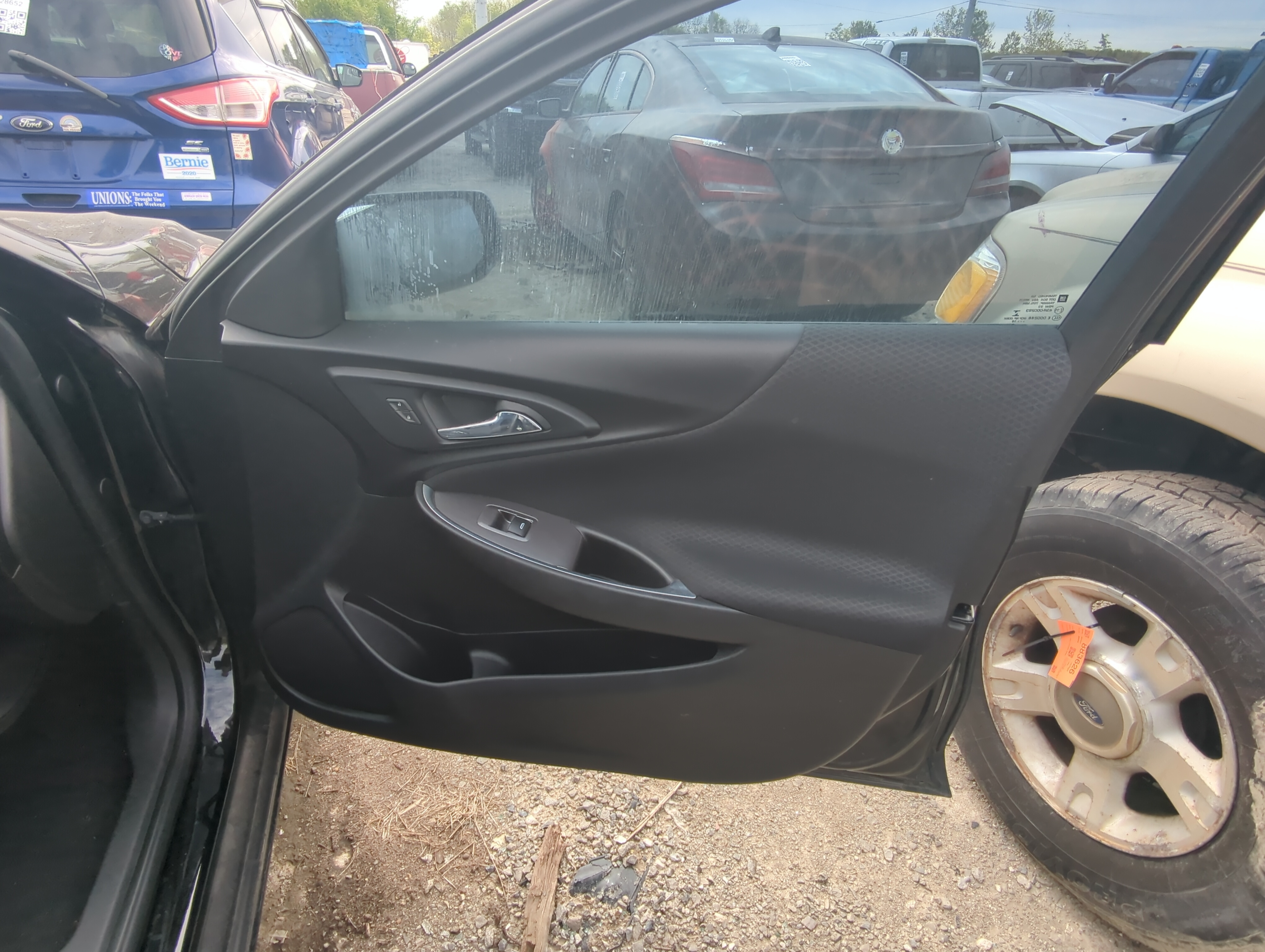 Picture of 2018 Chevrolet Malibu Front Right Passenger Interior Door Panel Trim 907575