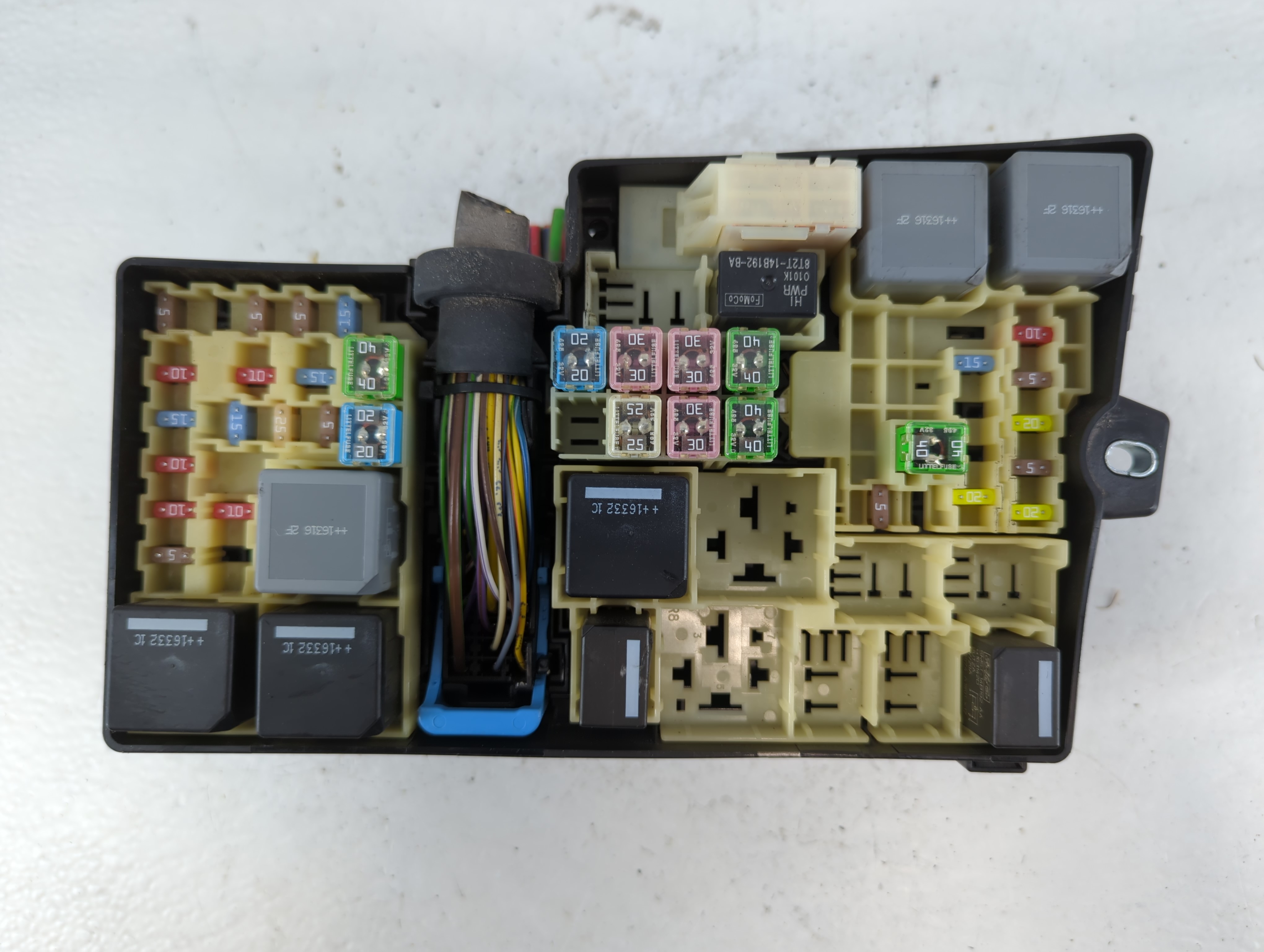2017-2017 Ford Escape Fusebox Fuse Box Relay Module Av6t-14a067-ad 907768 - Oemusedautoparts1.com