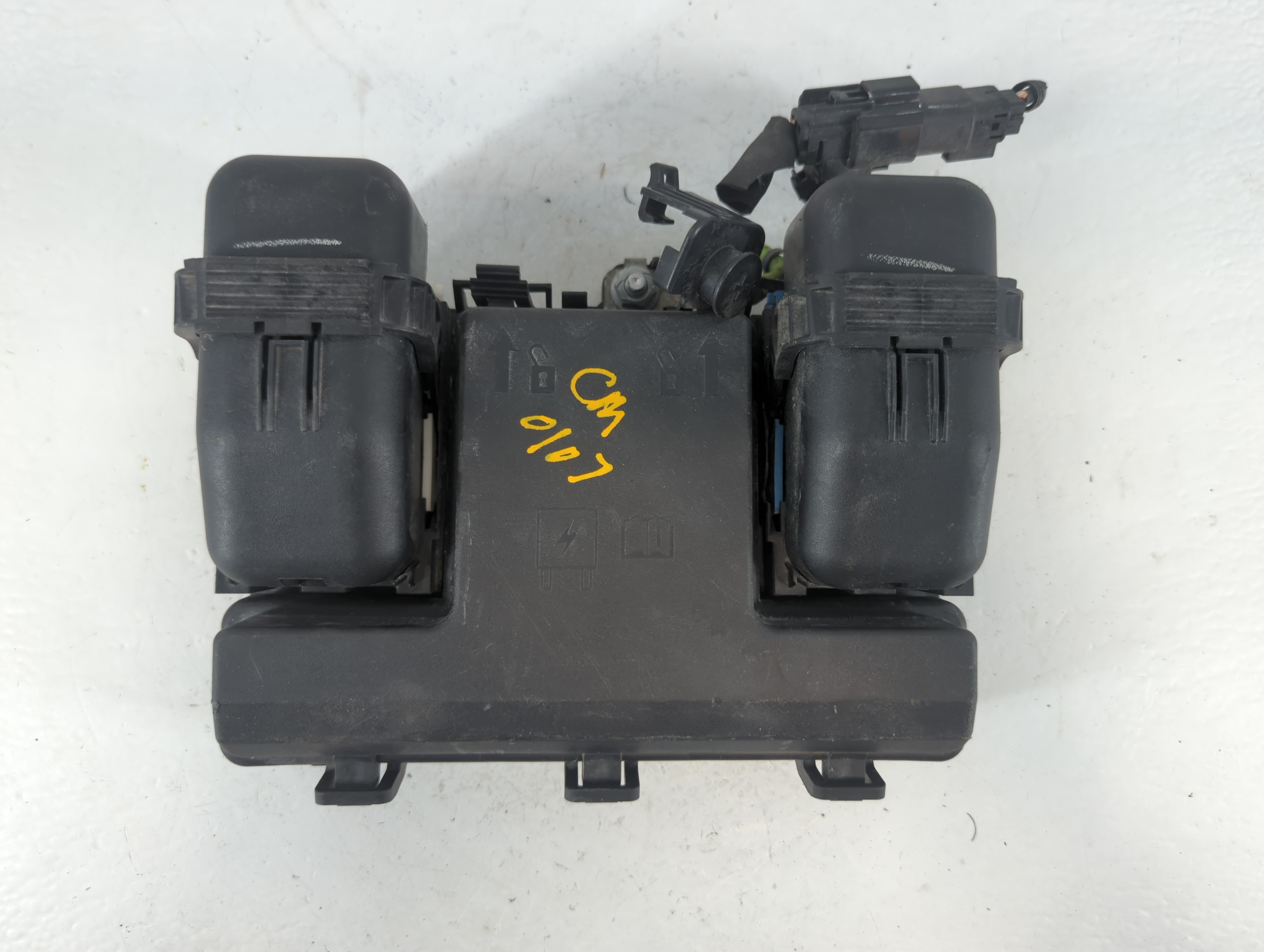 2017-2020 Lincoln Mkz Fusebox Fuse Box Relay Module Hg9t14d068bc 908175 - Oemusedautoparts1.com