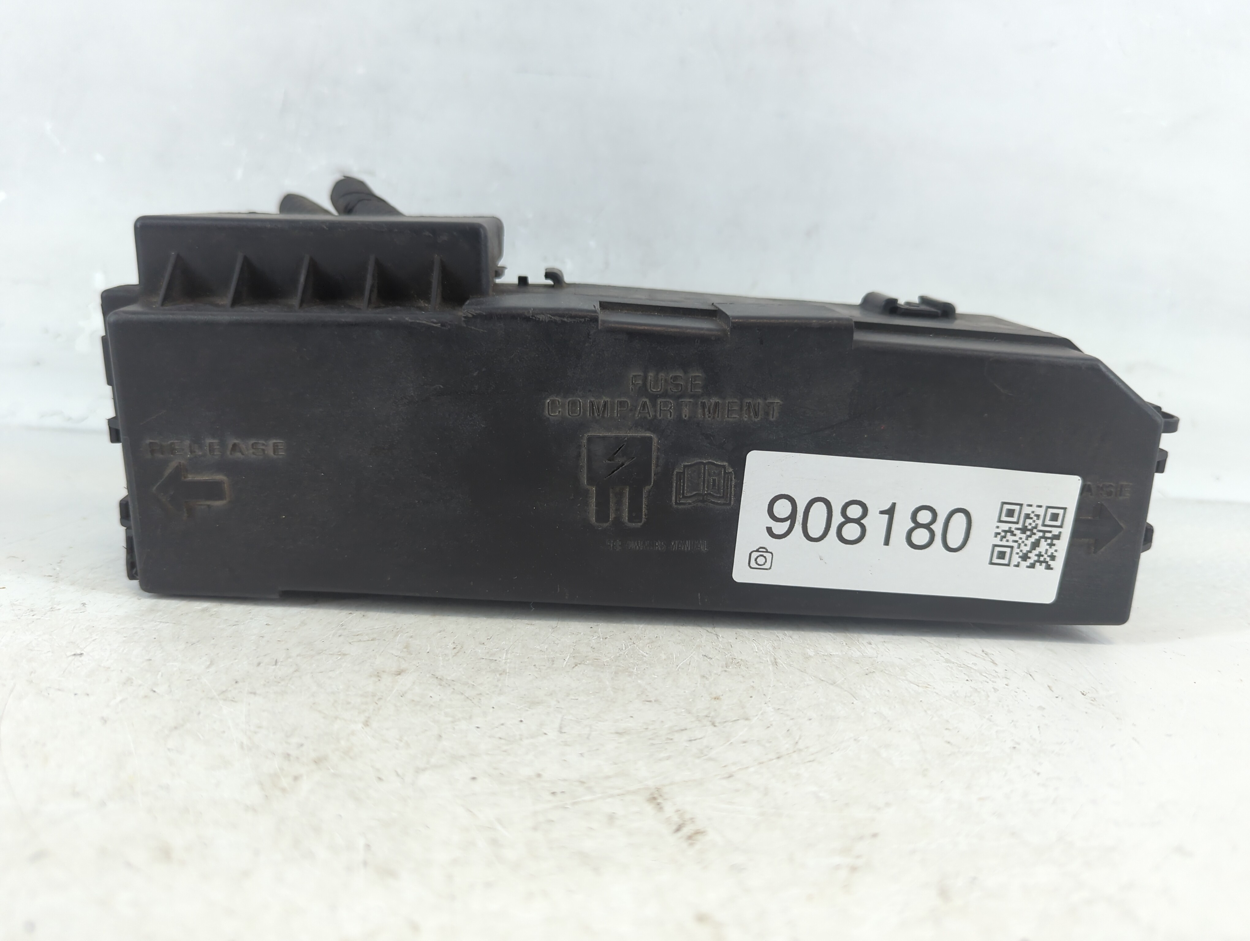 2011-2012 Ford Escape Fusebox Fuse Box Relay Module 8l8t-14a003-ae 908180 - Oemusedautoparts1.com