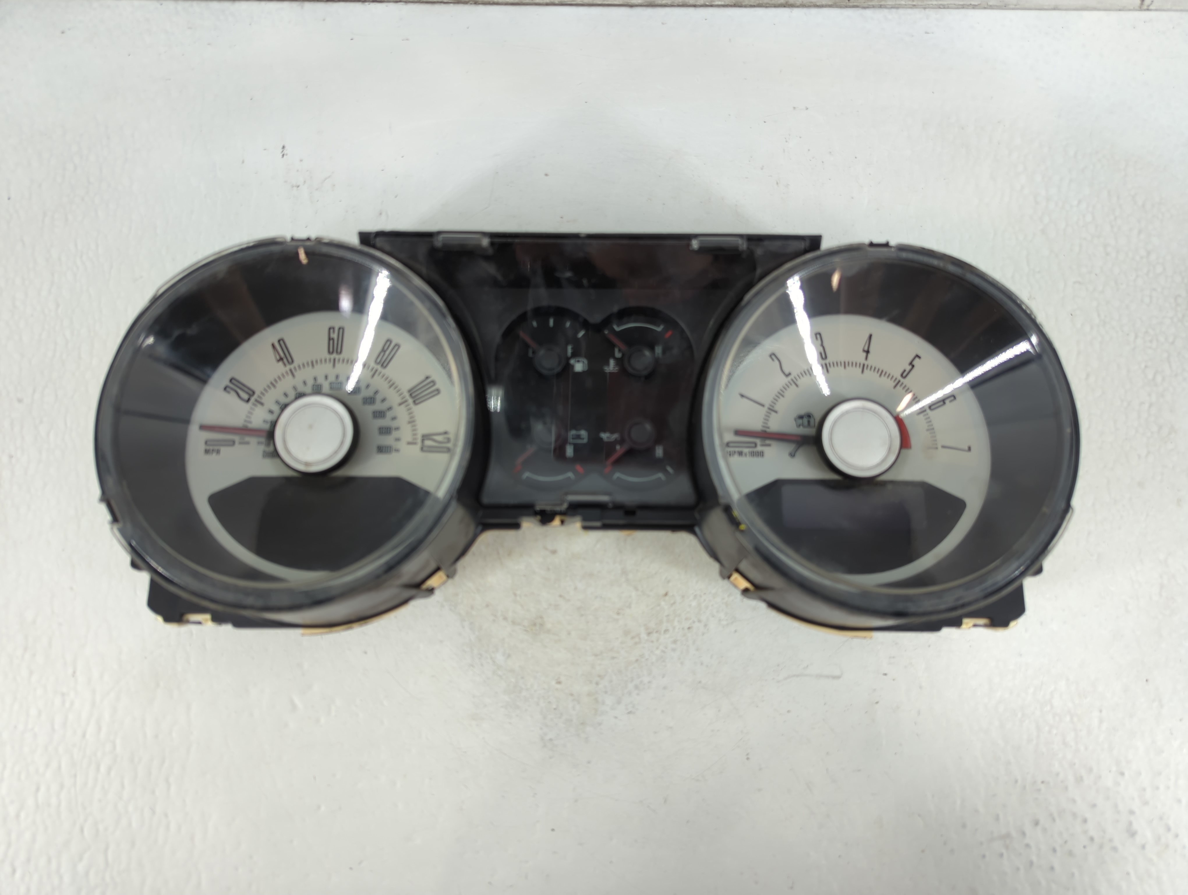 2010-2010 Ford Mustang Speedometer Instrument Cluster Gauges Arem000634 908186 - Oemusedautoparts1.com