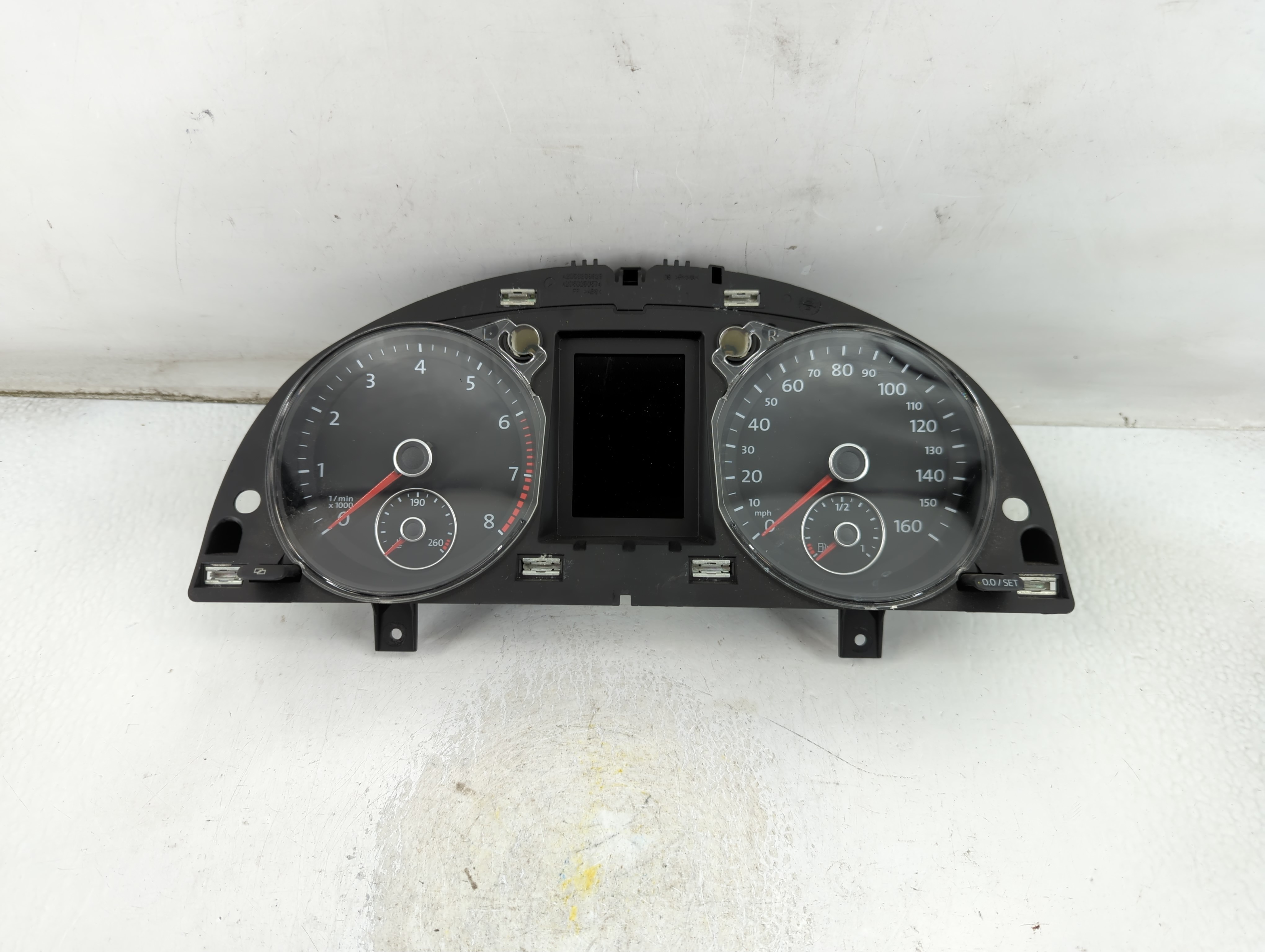 2010-2010 Volkswagen Passat Speedometer Instrument Cluster Gauges 908188 - Oemusedautoparts1.com