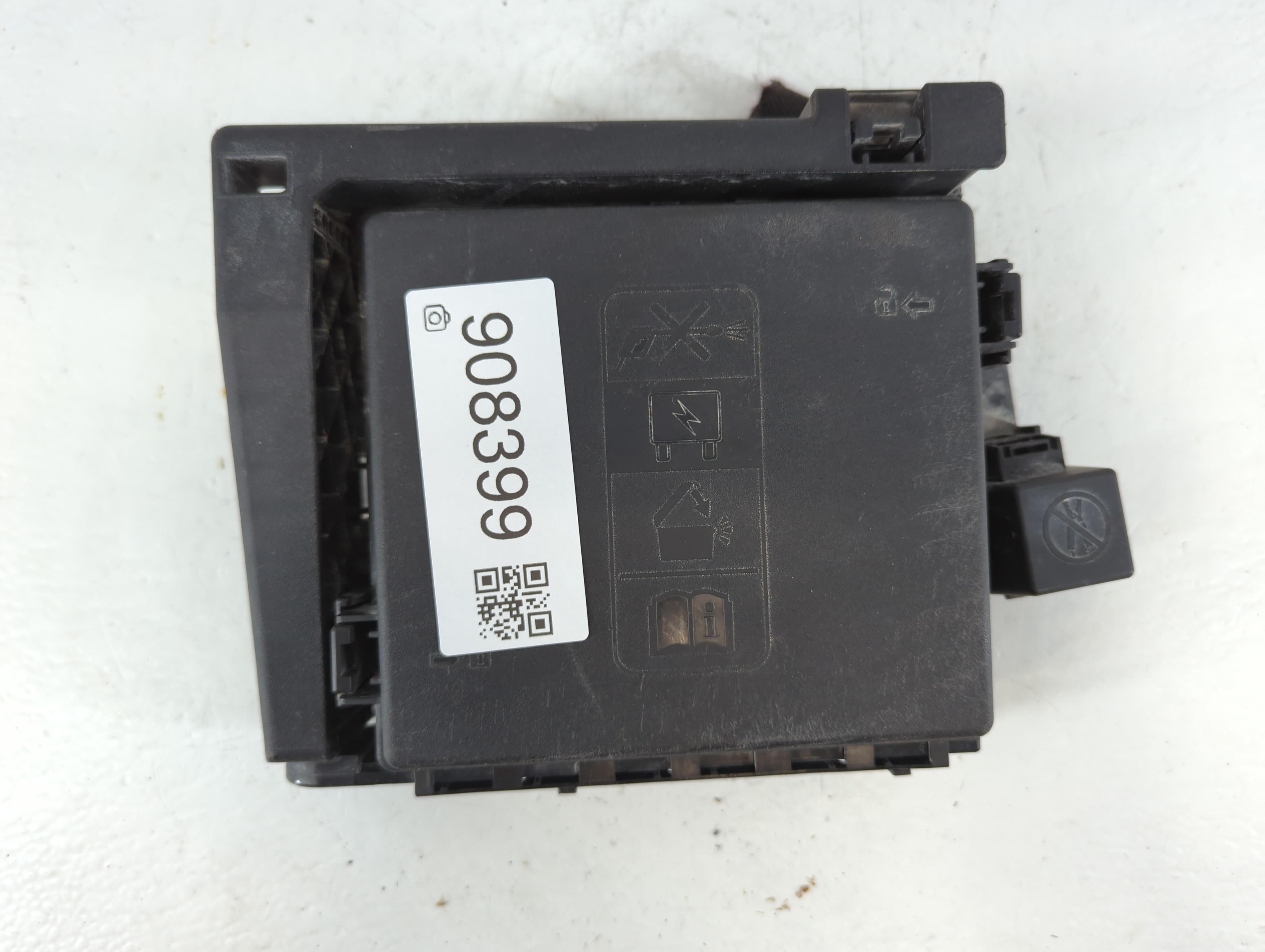 2020-2022 Chevrolet Traverse Fusebox Fuse Box Relay Module 84303340 908399 - Oemusedautoparts1.com