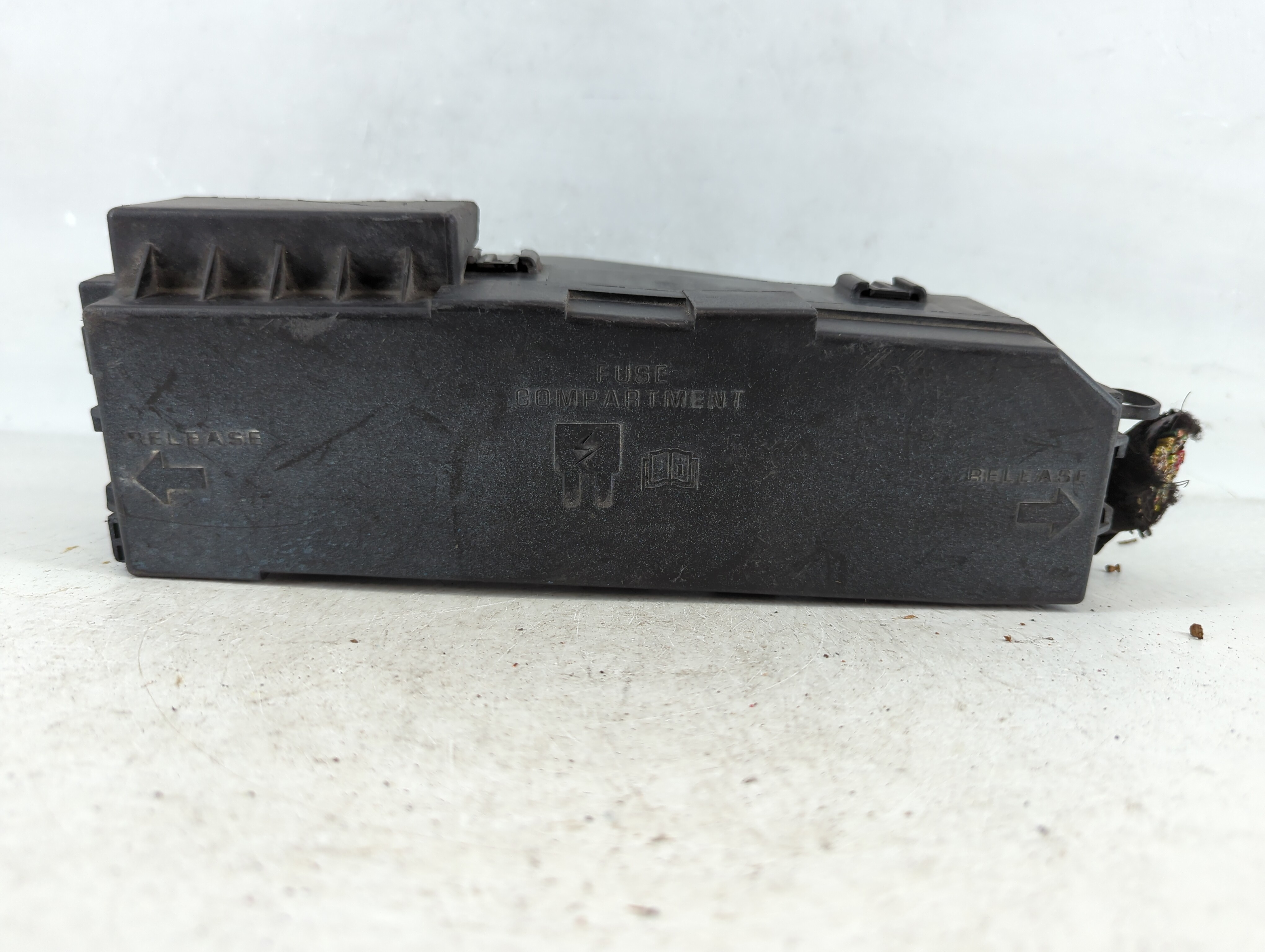 2010-2010 Ford Escape Fusebox Fuse Box Relay Module 8l8t-14a003-ae 908481 - Oemusedautoparts1.com