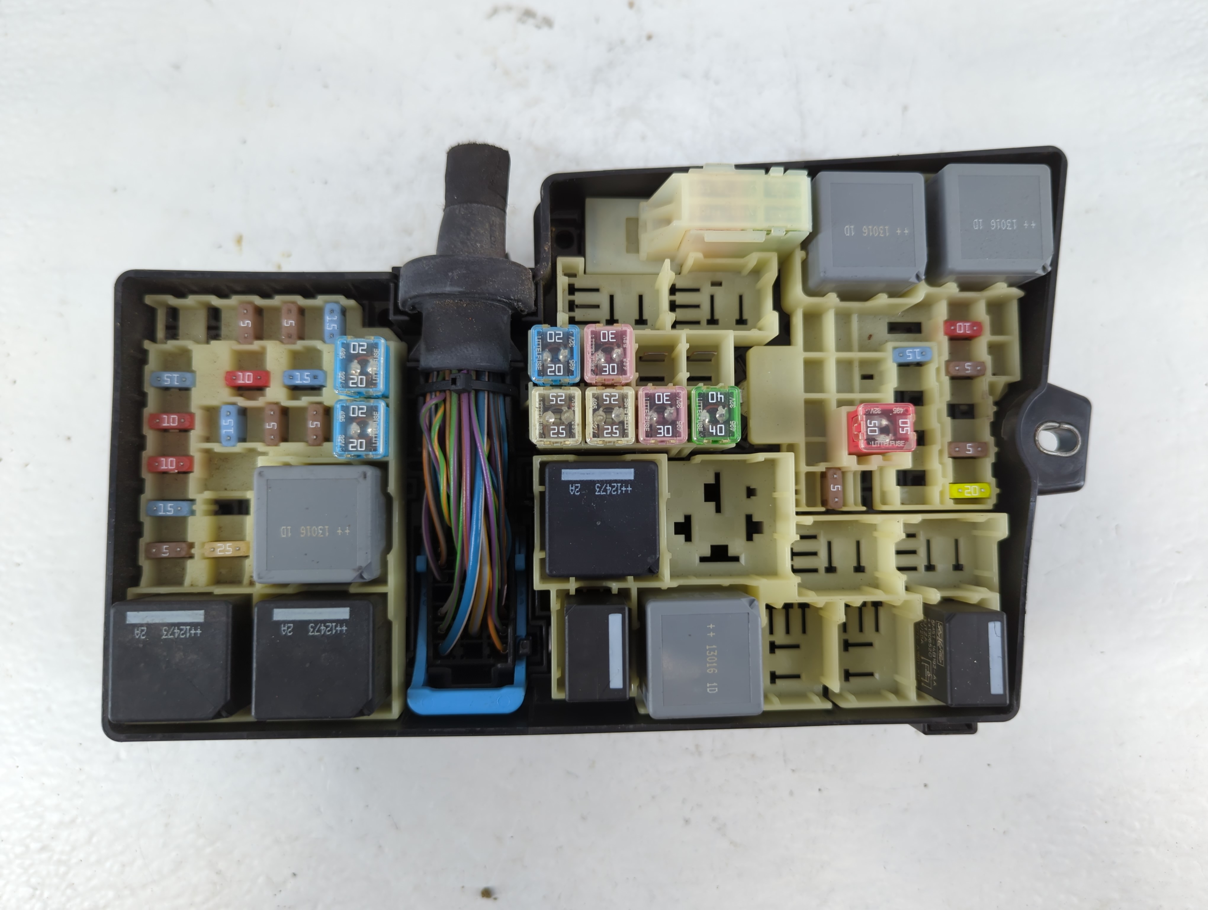 2013-2016 Ford Escape Fusebox Fuse Box Relay Module 908504 - Oemusedautoparts1.com