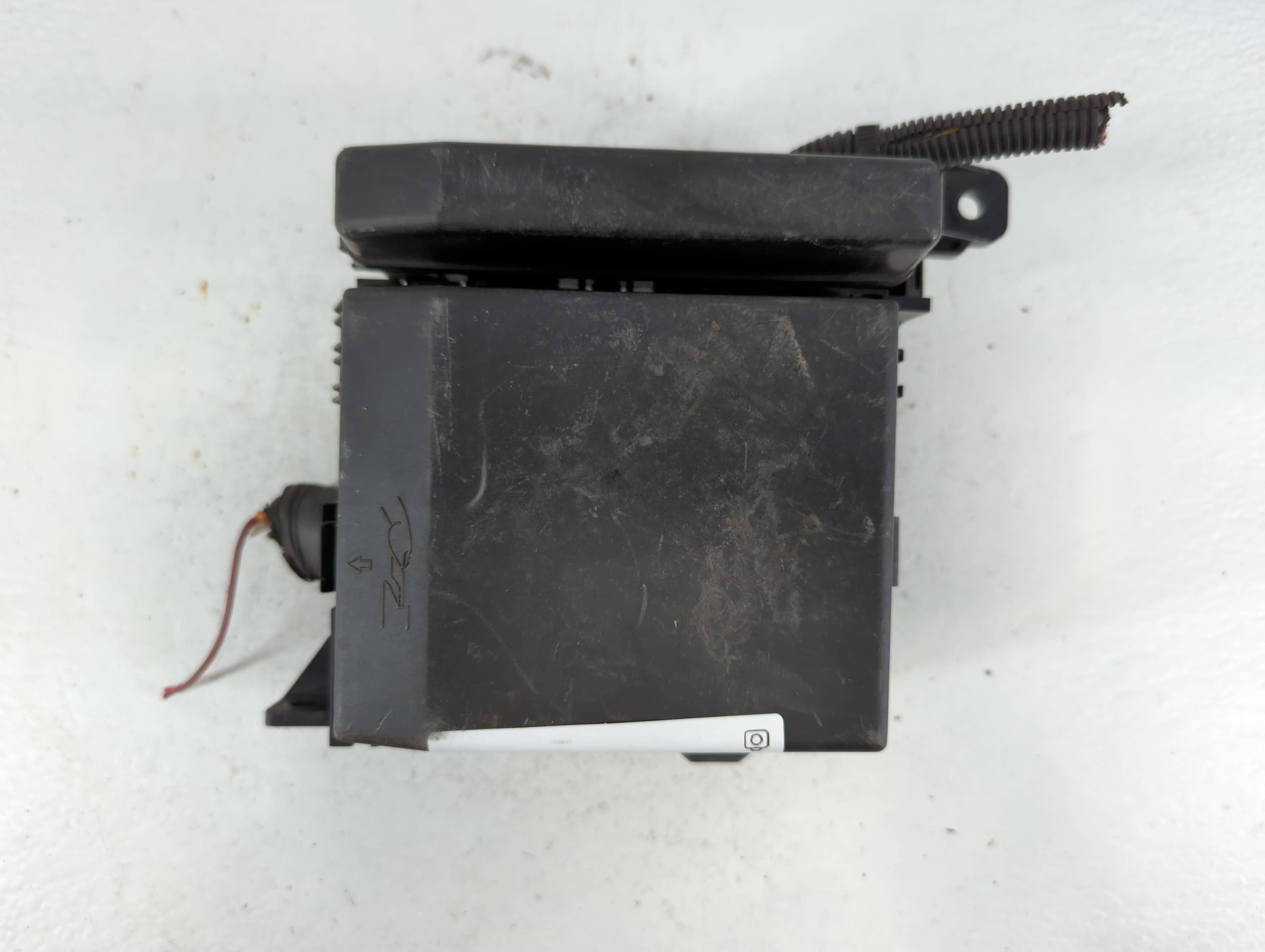 Picture of 2010-2012 Mitsubishi Galant Fusebox Fuse Box Relay Module 908506
